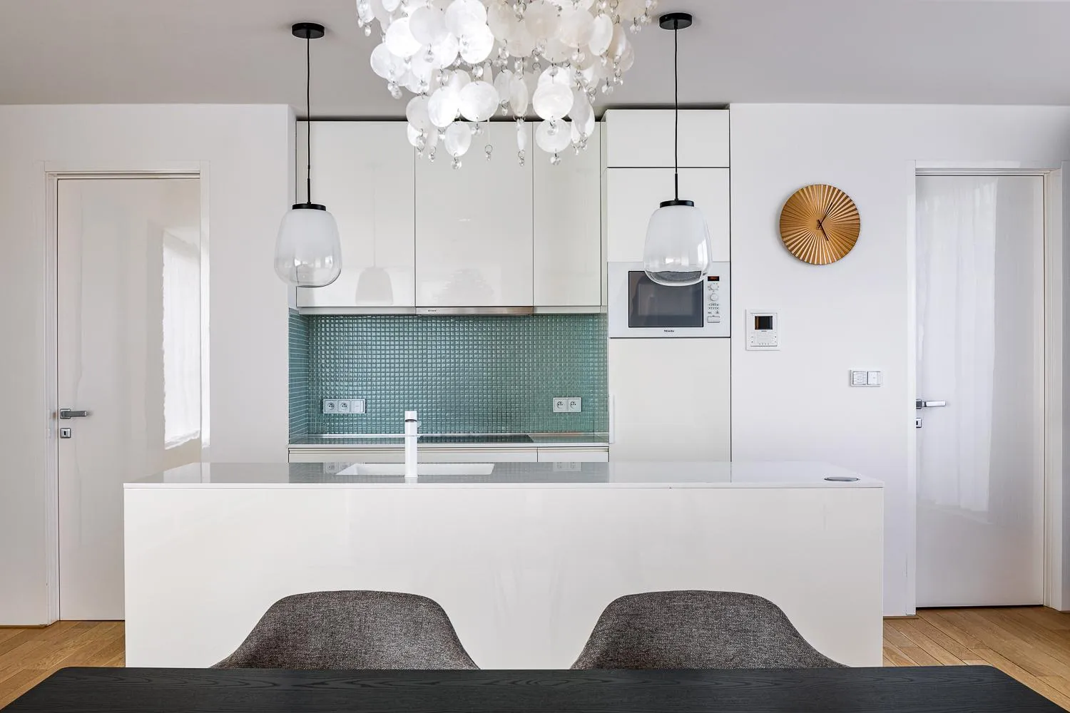 Kitchen or kitchenette in Karlin Residence by TKC