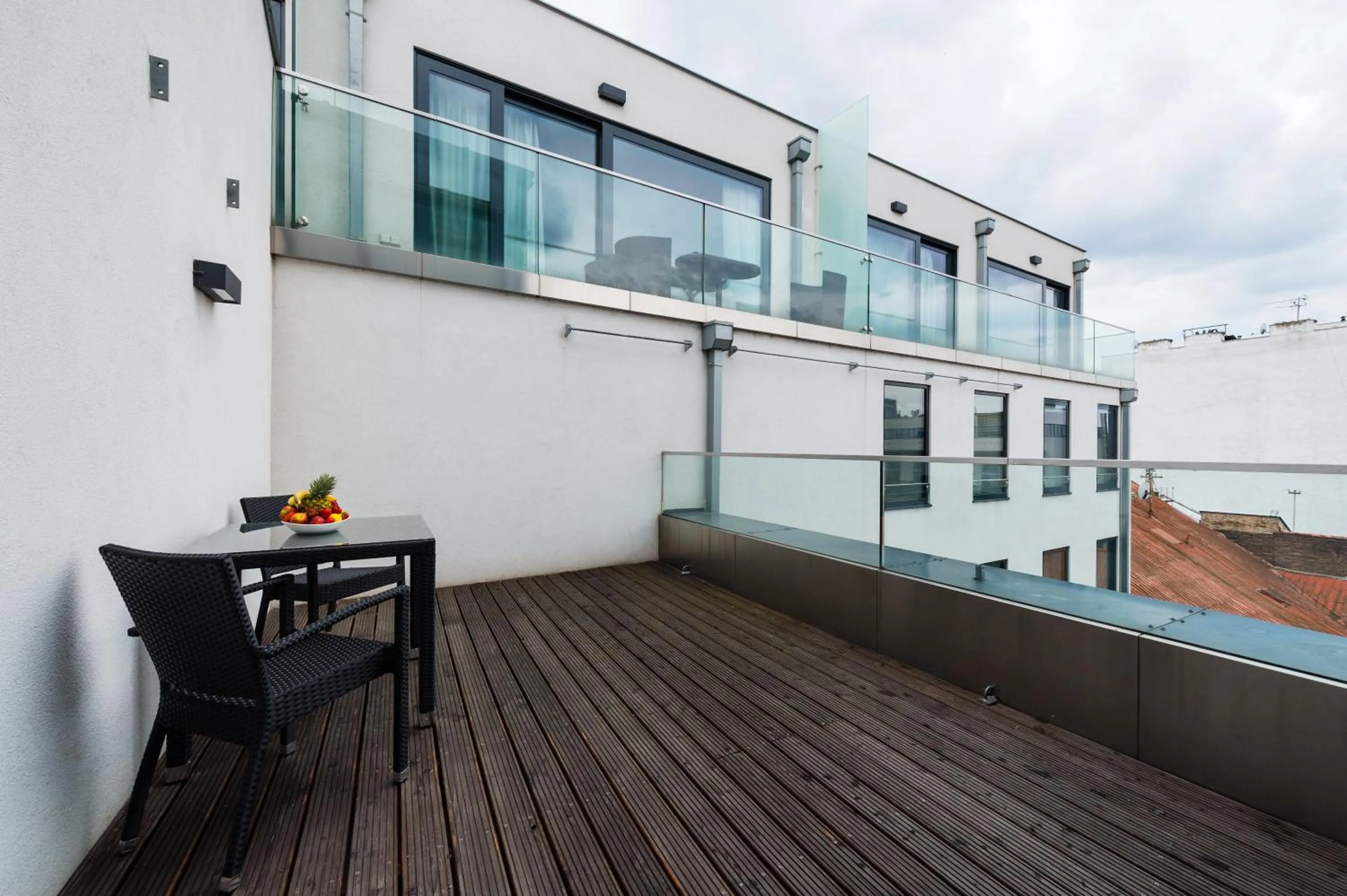 Balcony/Terrace in Karlin Residence by TKC