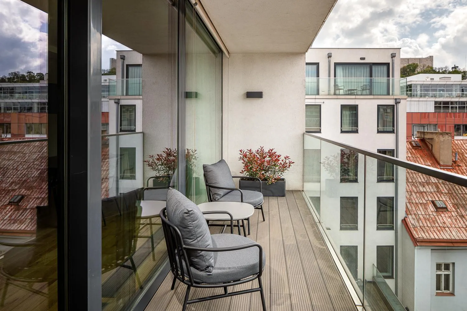 Balcony/Terrace in Karlin Residence by TKC