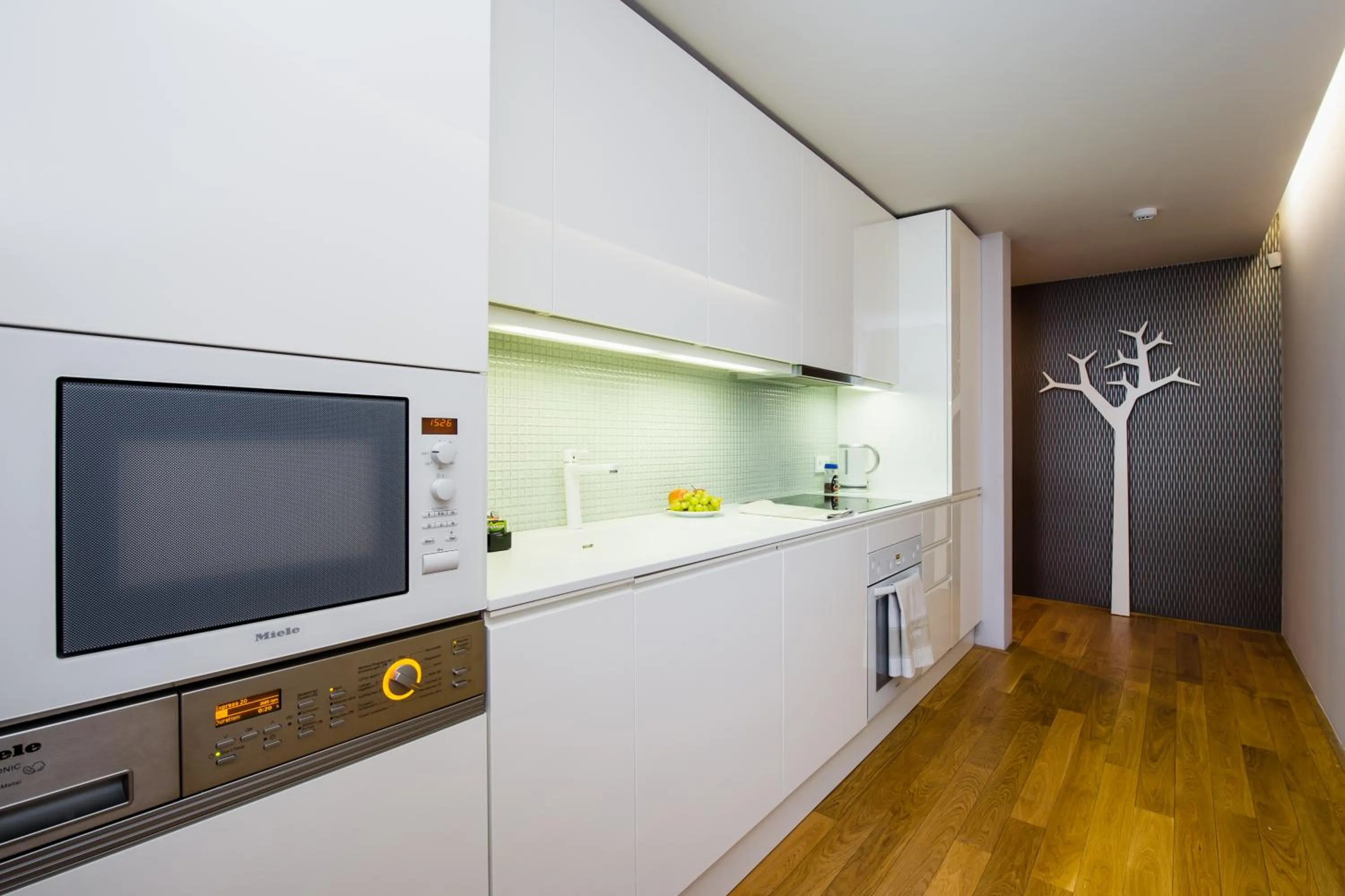 Photo of the whole room in Karlin Residence by TKC