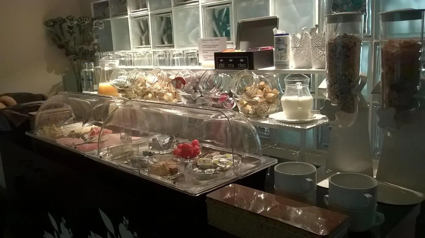 Buffet breakfast in Kokodor
