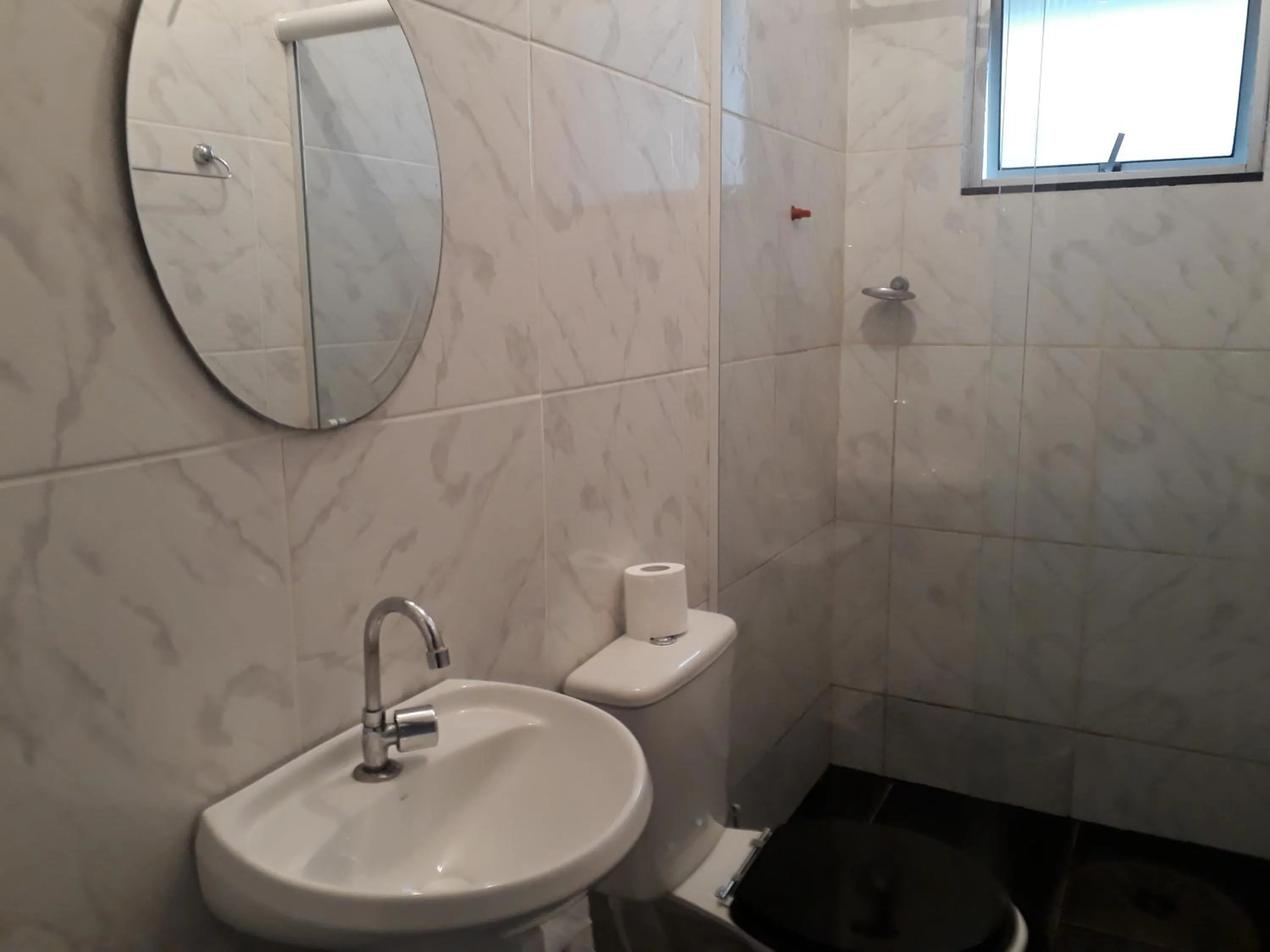 Bathroom in Quartos Em Casa In Caxias da Paraíso