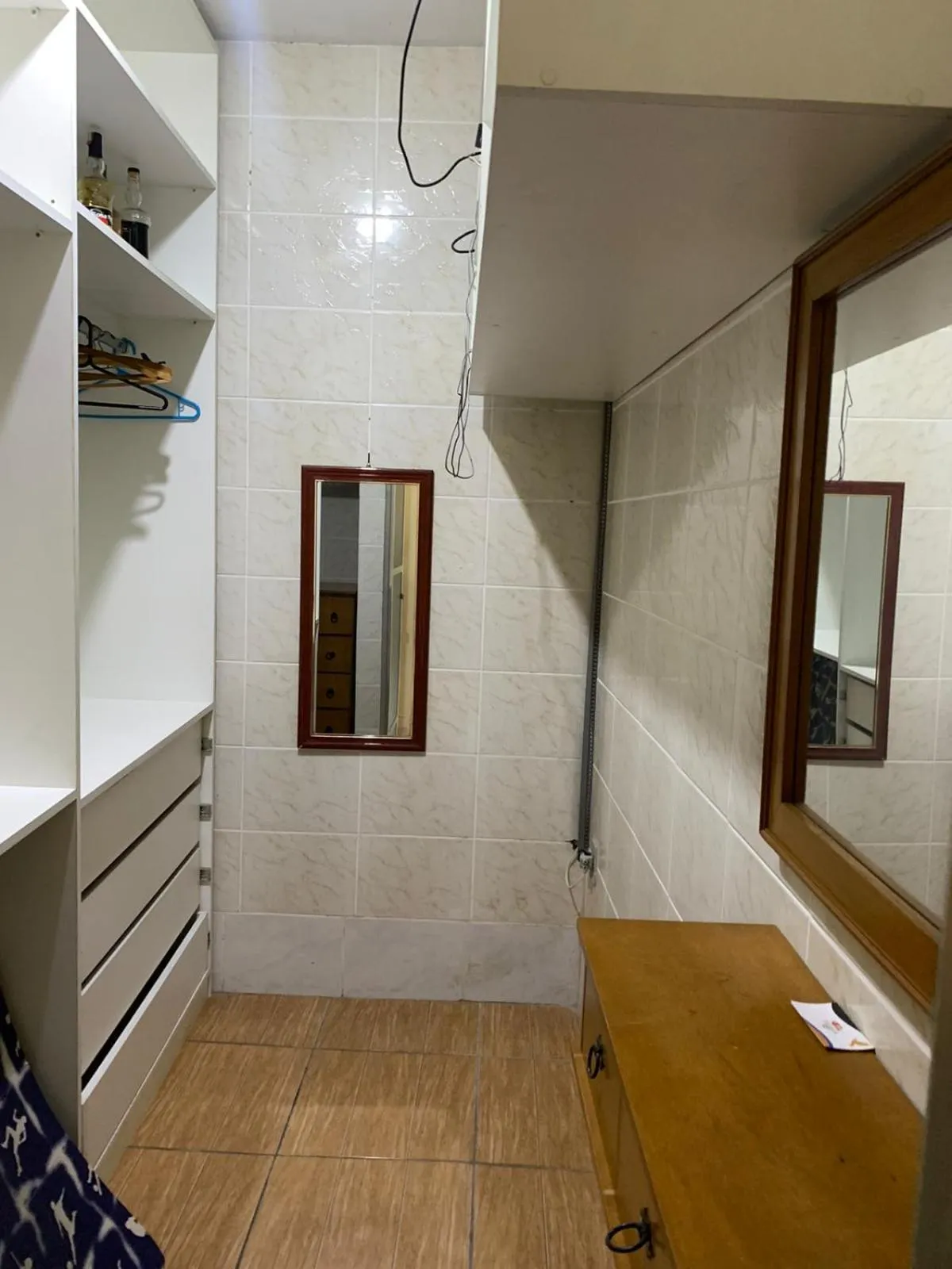 locker in Quartos Em Casa In Caxias da Paraíso