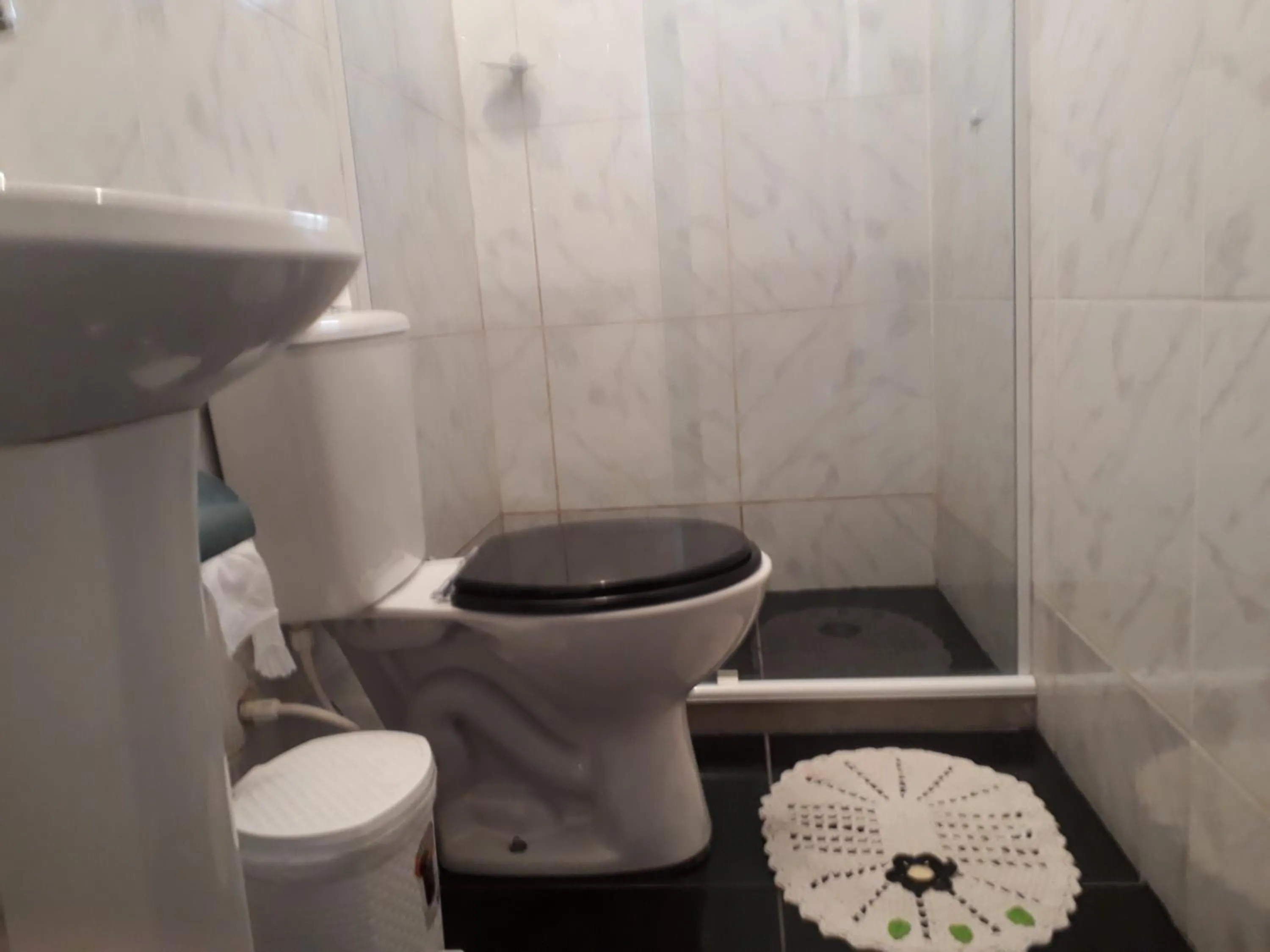 Bathroom in Quartos Em Casa In Caxias da Paraíso