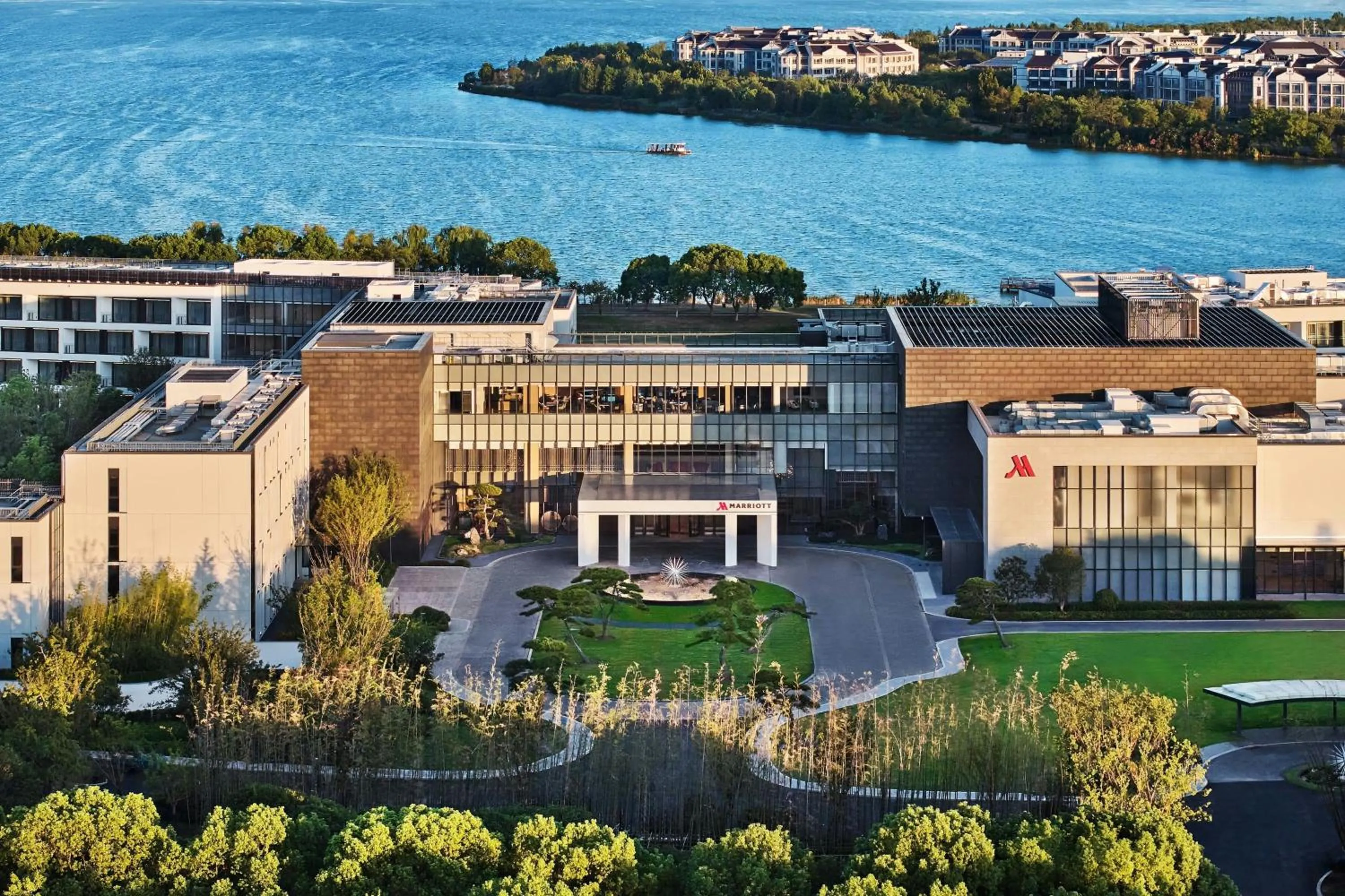 Property building in Suzhou Marriott Hotel Yangcheng Lake