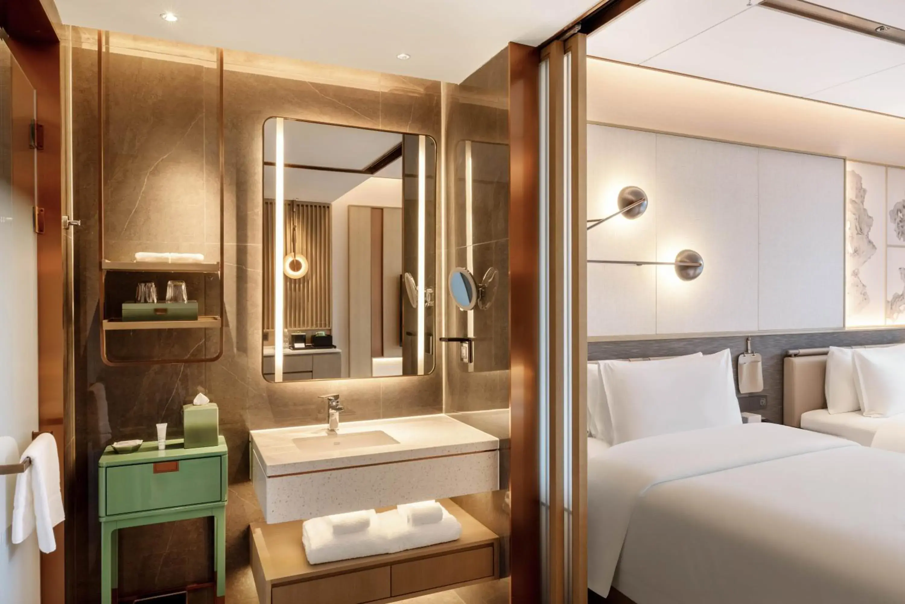 Double Room with Two Double Beds and Lake View in Suzhou Marriott Hotel Yangcheng Lake Double Room with Two Double Beds and Lake View in Suzhou Marriott Hotel Yangcheng Lake