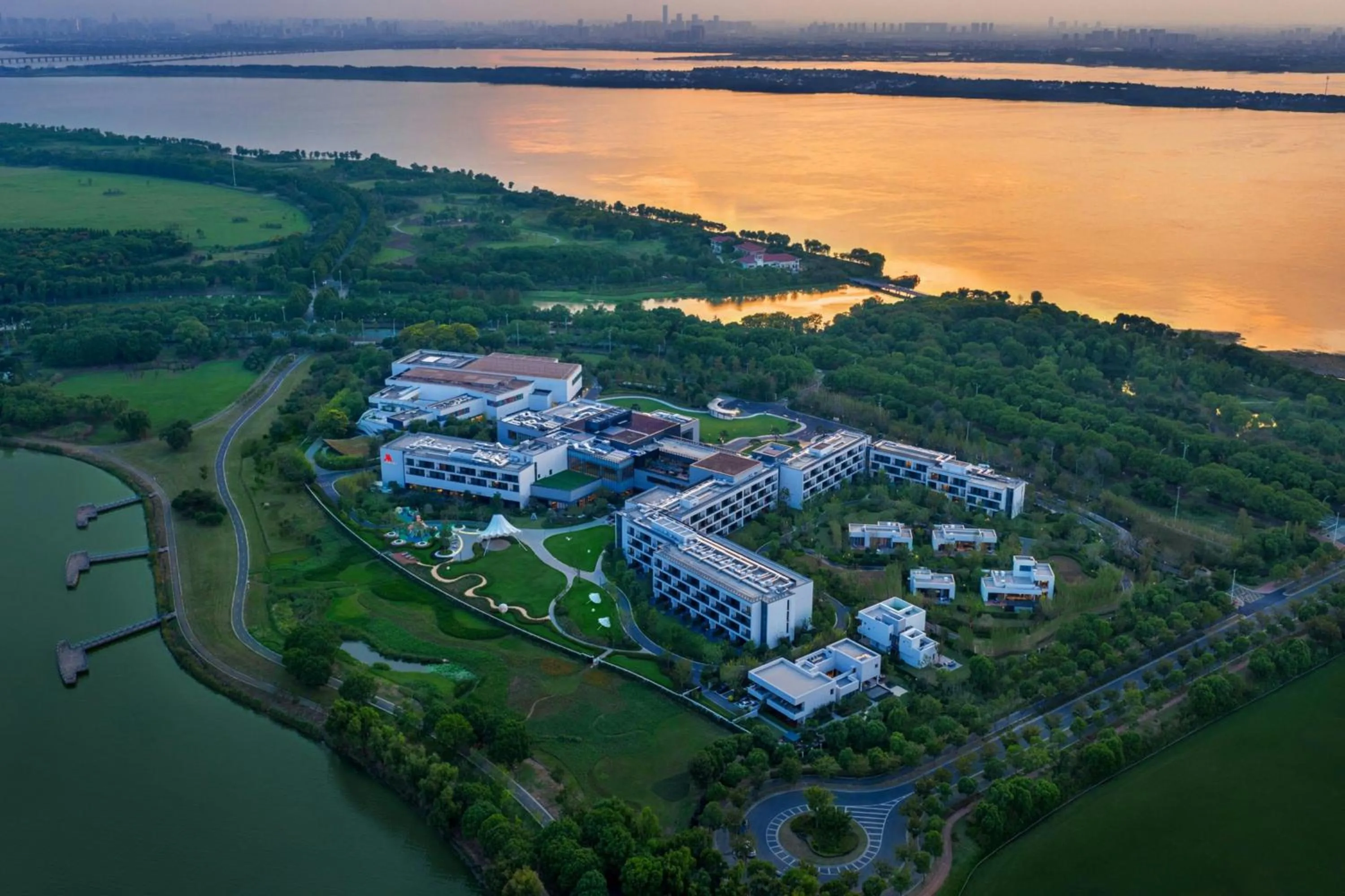 Property building in Suzhou Marriott Hotel Yangcheng Lake