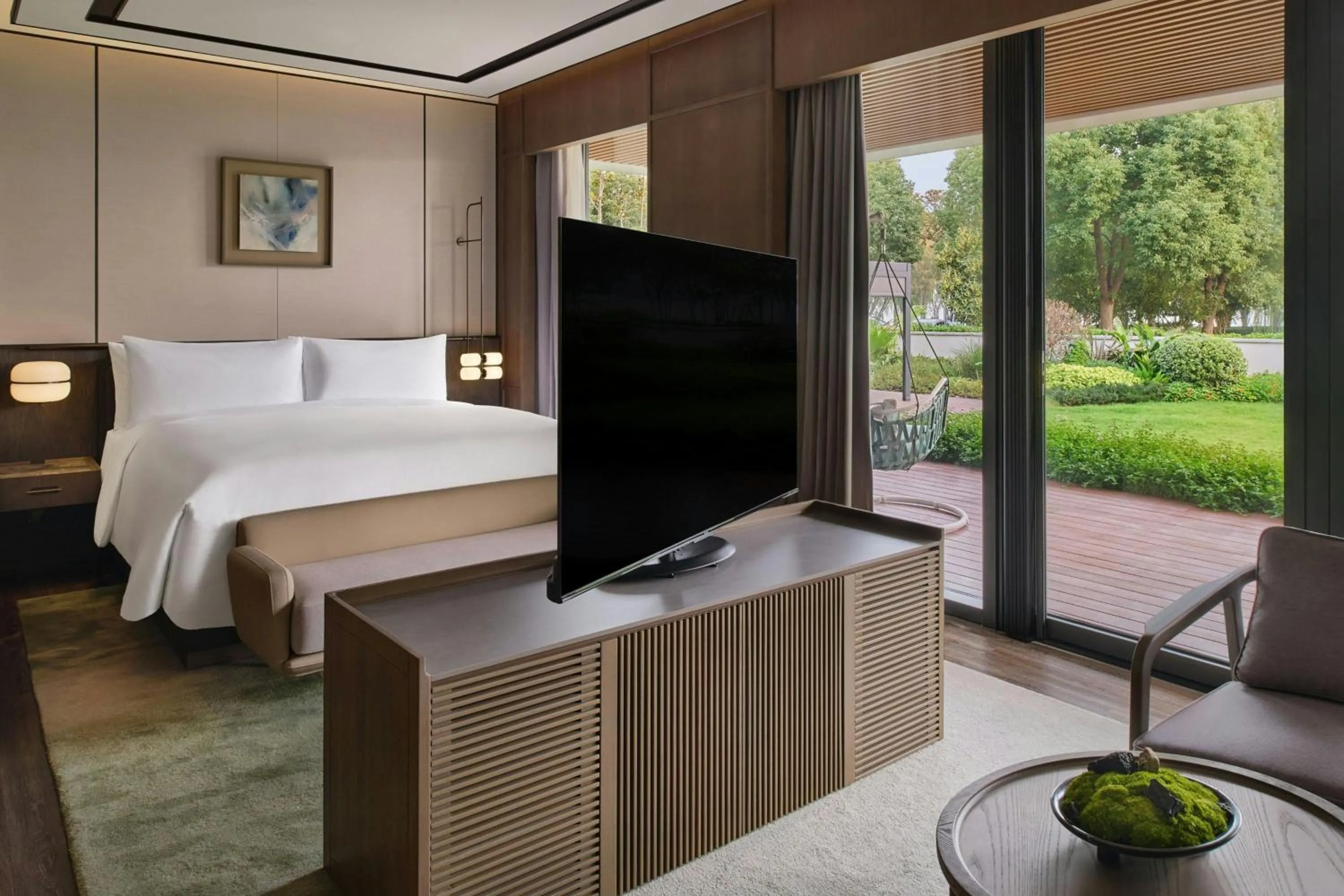 Bedroom, Bed in Suzhou Marriott Hotel Yangcheng Lake