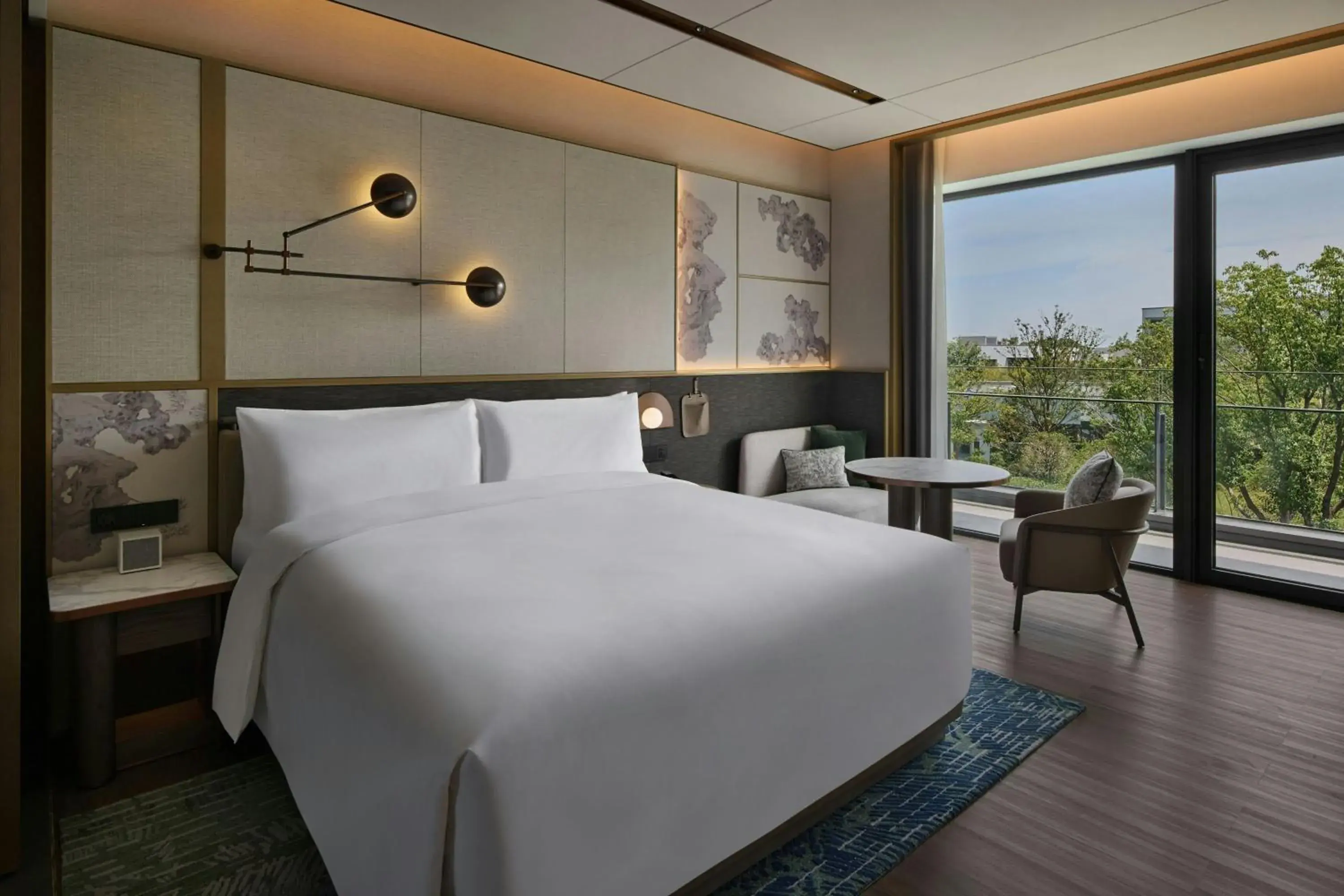 King Room with Garden View in Suzhou Marriott Hotel Yangcheng Lake King Room with Garden View in Suzhou Marriott Hotel Yangcheng Lake