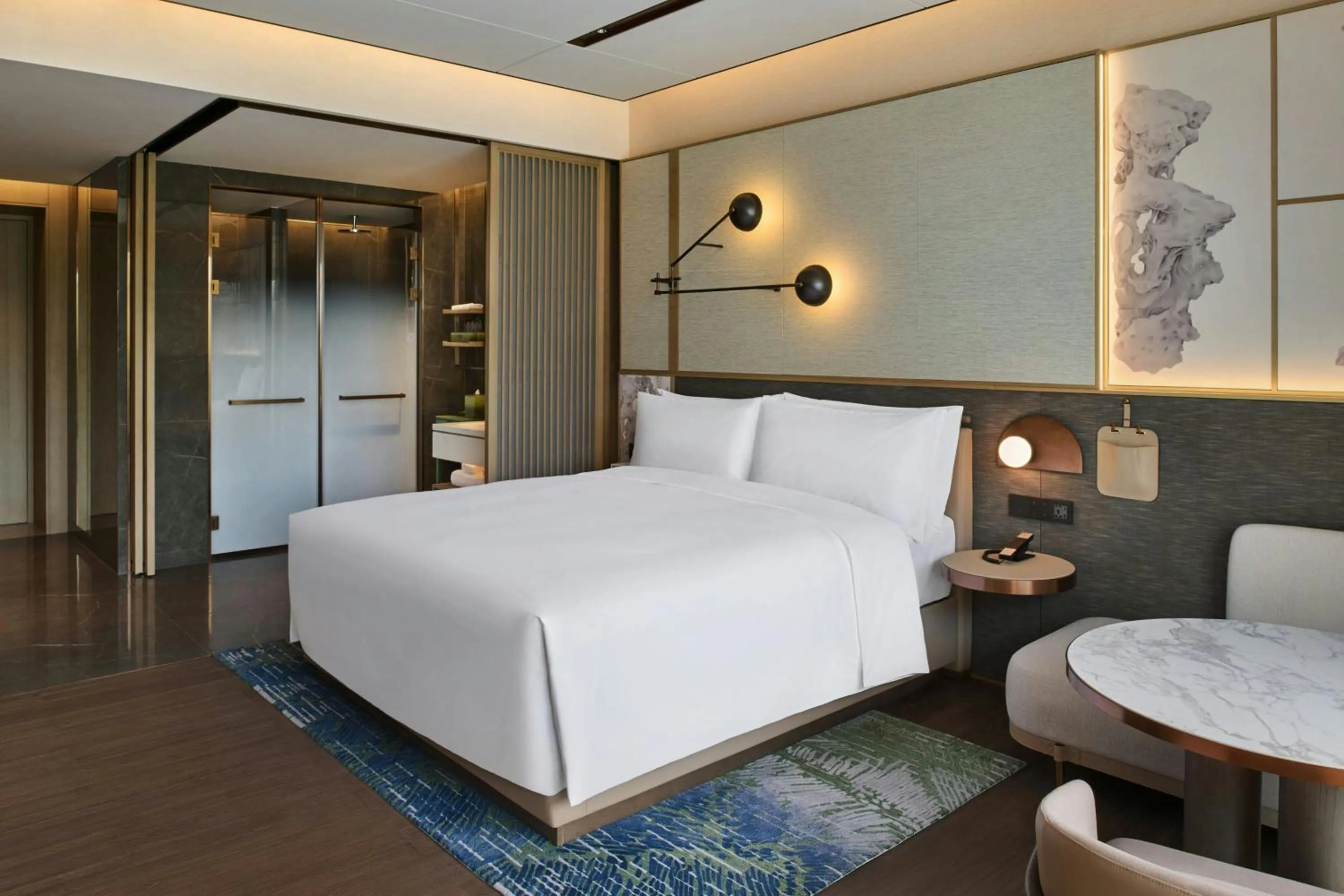 Photo of the whole room, Bed in Suzhou Marriott Hotel Yangcheng Lake