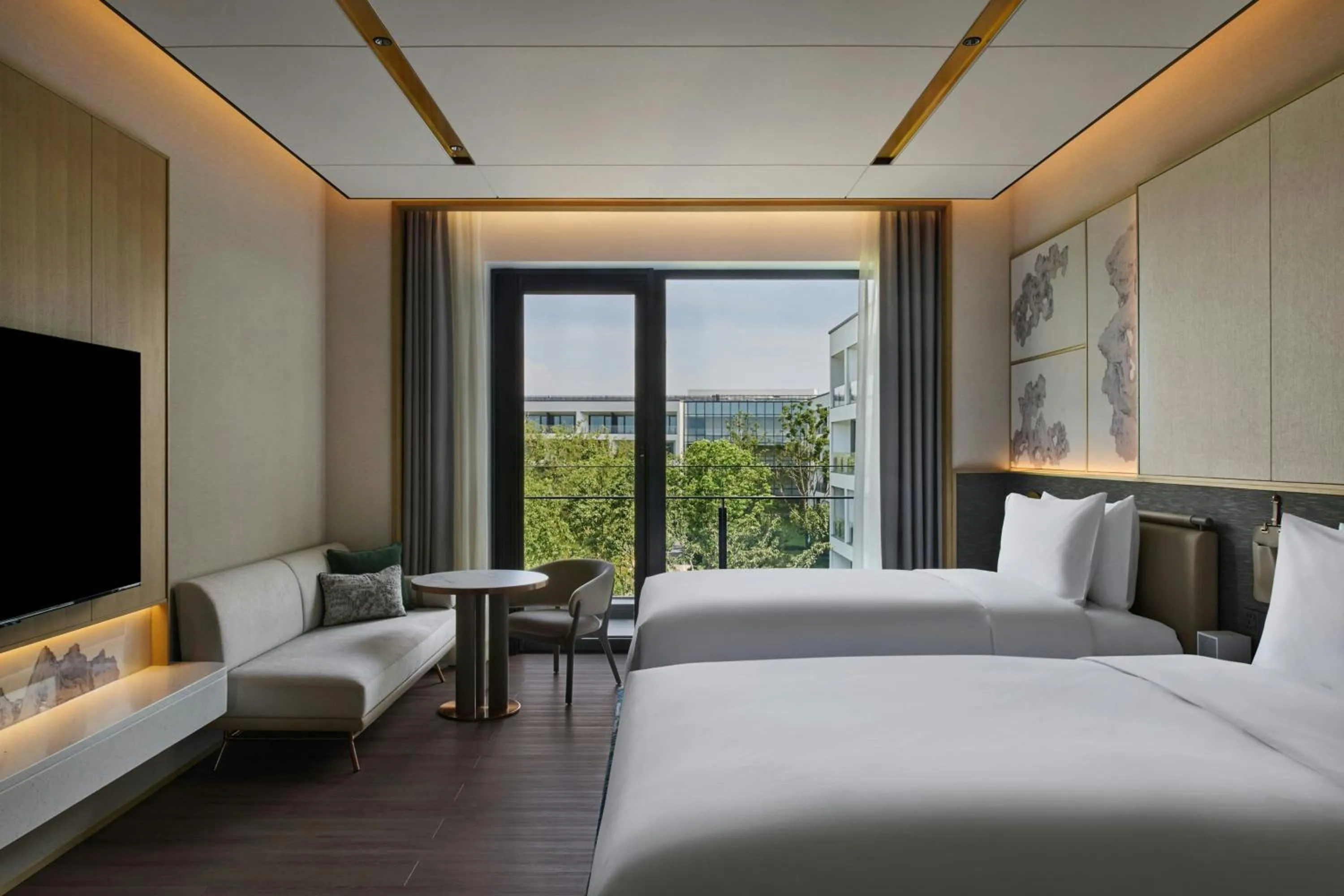 Photo of the whole room, Bed in Suzhou Marriott Hotel Yangcheng Lake
