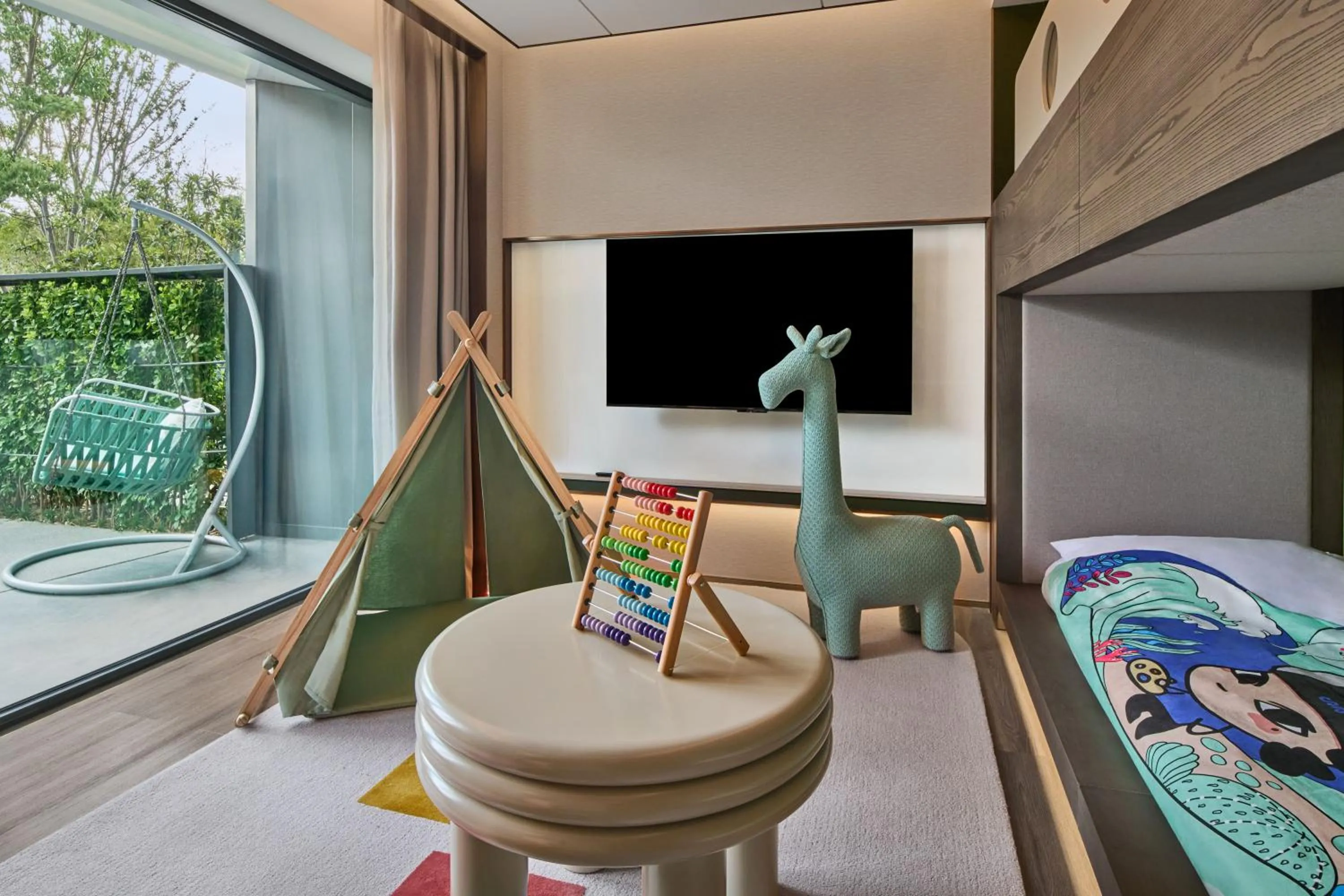 children in Suzhou Marriott Hotel Yangcheng Lake
