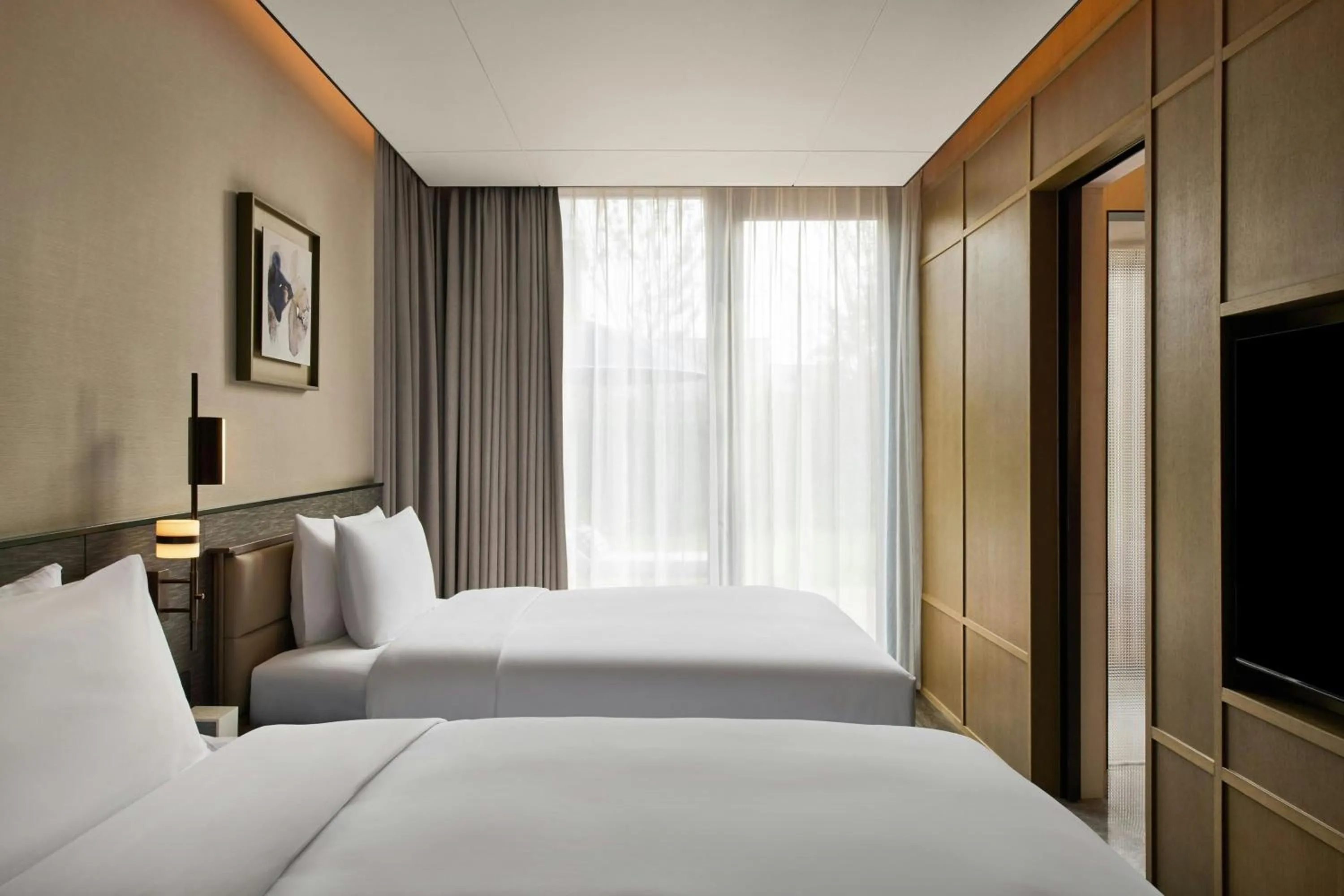 Bedroom, Bed in Suzhou Marriott Hotel Yangcheng Lake
