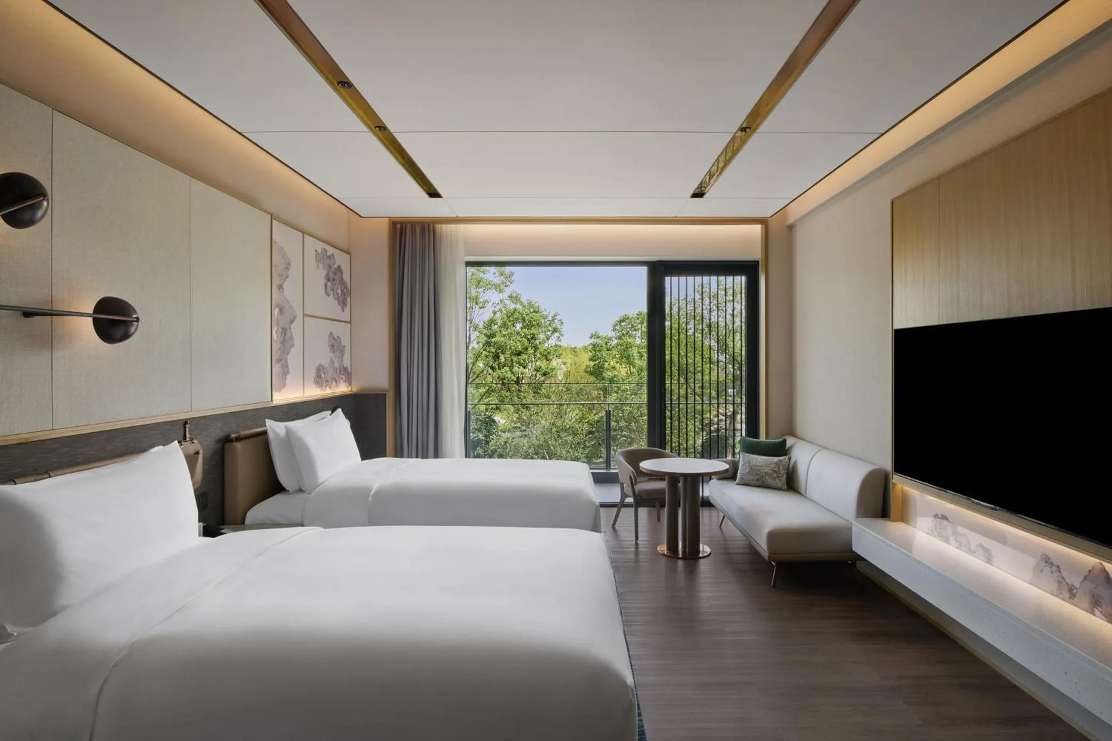 Photo of the whole room, Bed in Suzhou Marriott Hotel Yangcheng Lake