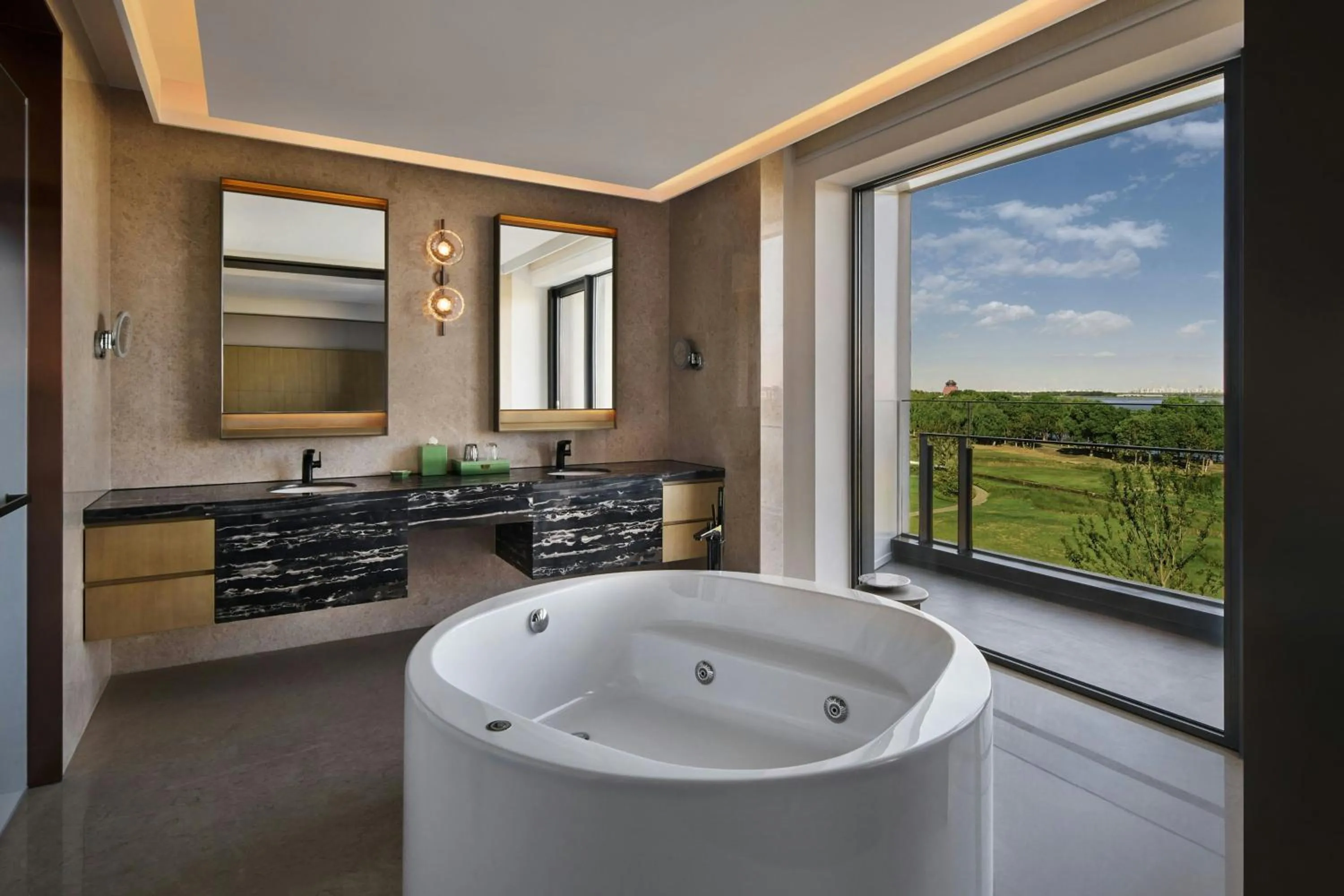 Bathroom in Suzhou Marriott Hotel Yangcheng Lake