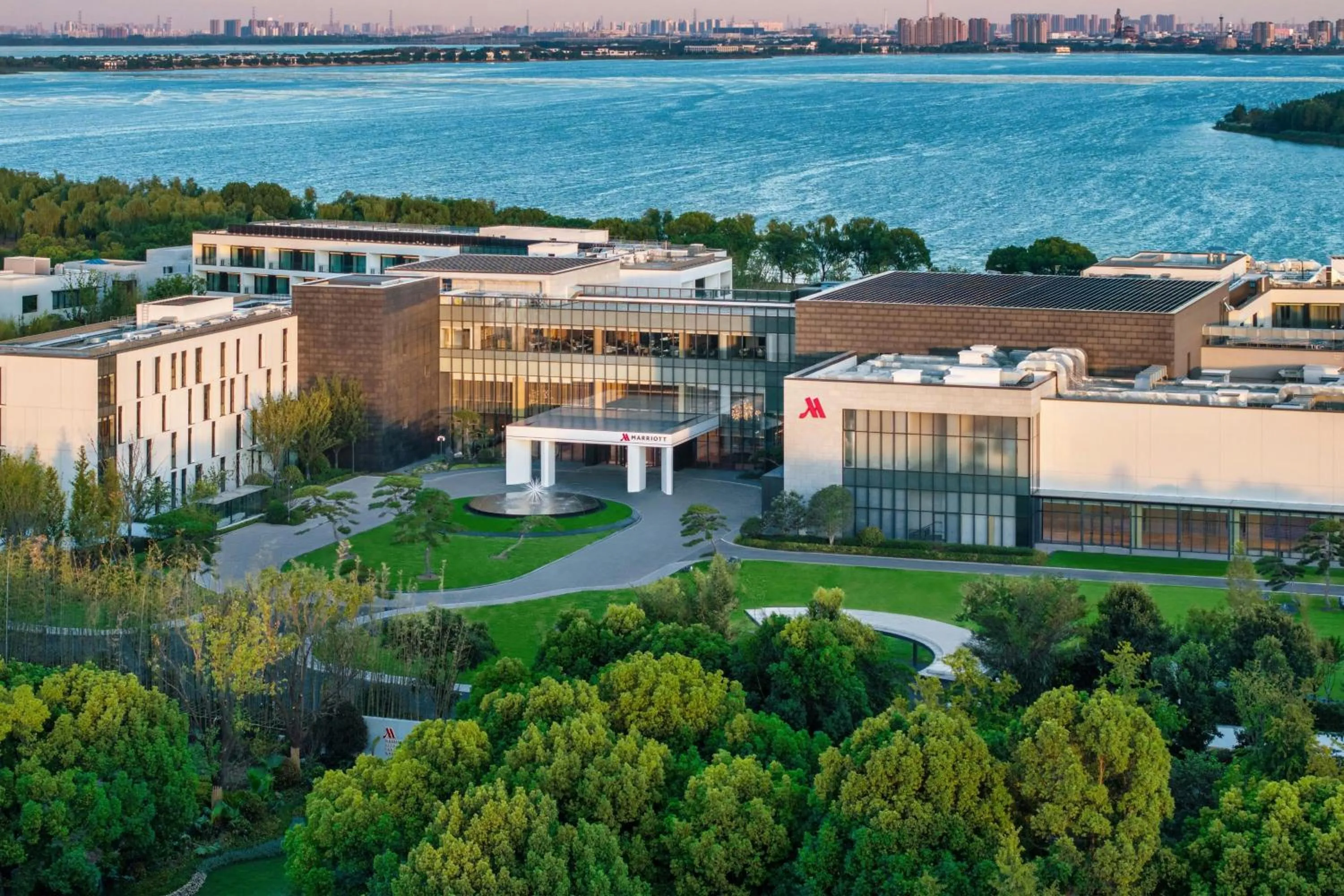 Property building in Suzhou Marriott Hotel Yangcheng Lake