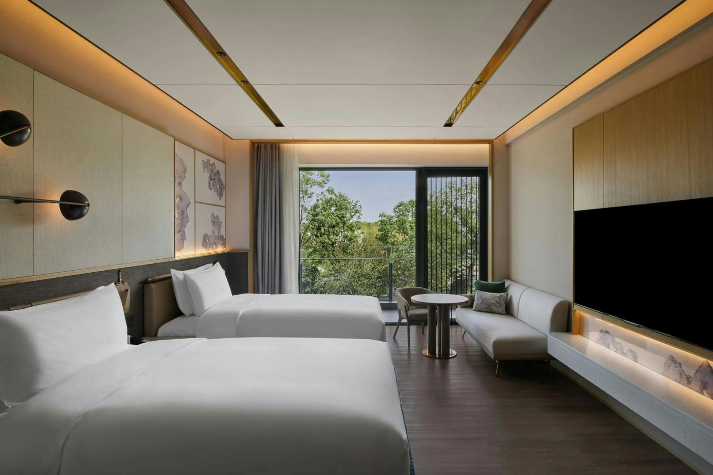 Photo of the whole room, Bed in Suzhou Marriott Hotel Yangcheng Lake