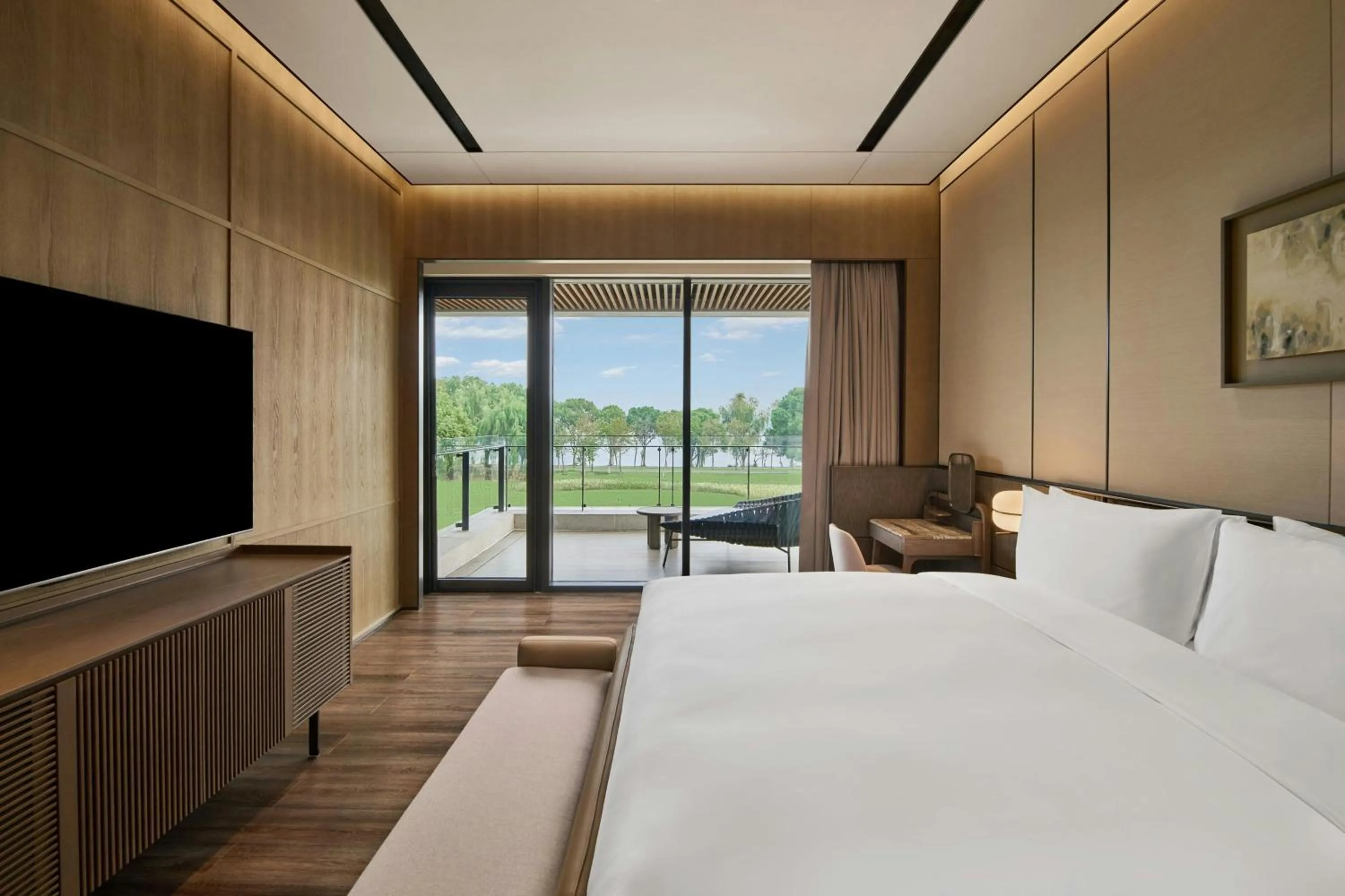 Bedroom, Bed in Suzhou Marriott Hotel Yangcheng Lake