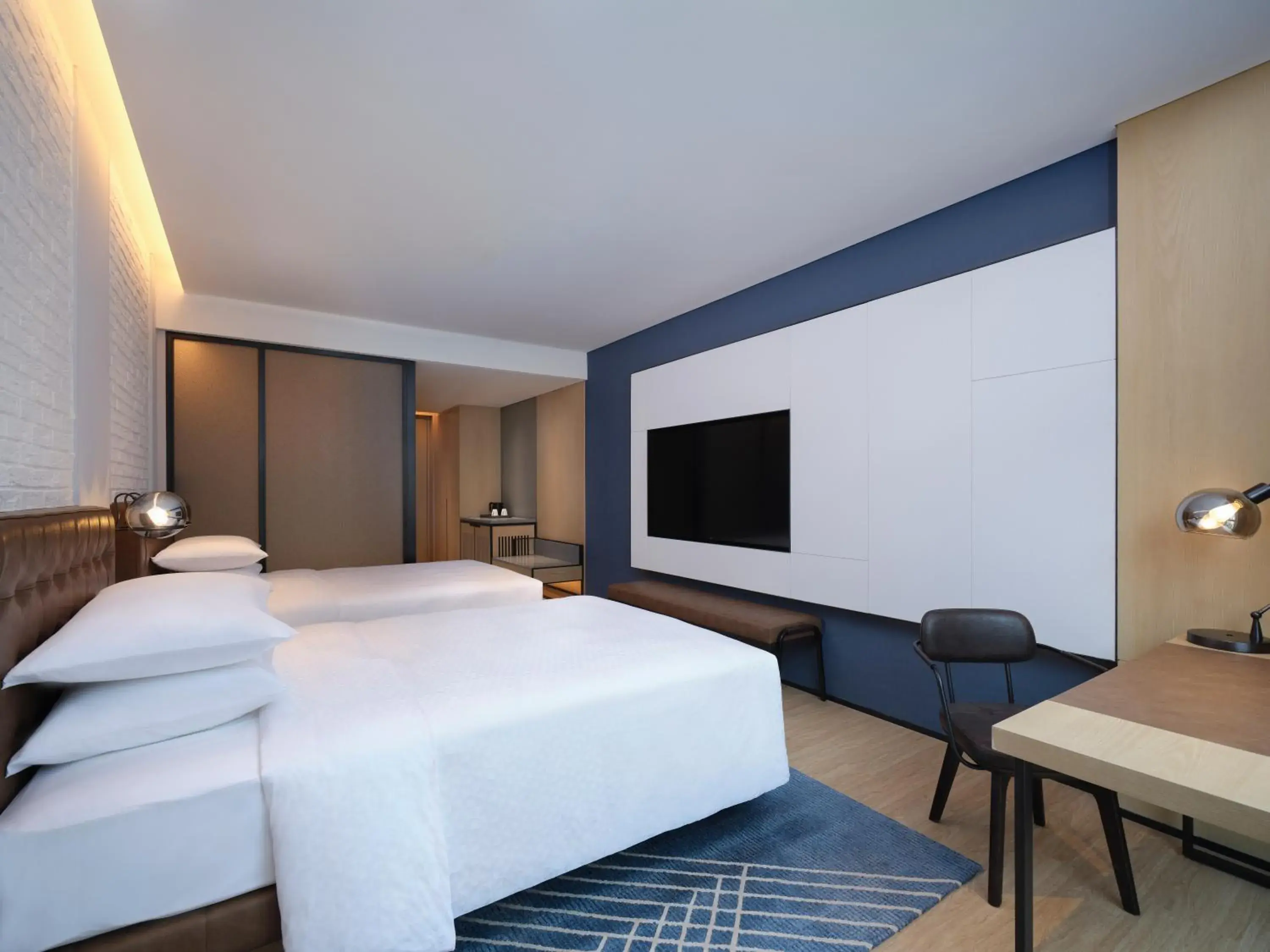 Superior Room with Two Double Beds and City View in Four Points by Sheraton Xi'an Dayan Pagoda Superior Room with Two Double Beds and City View in Four Points by Sheraton Xi'an Dayan Pagoda