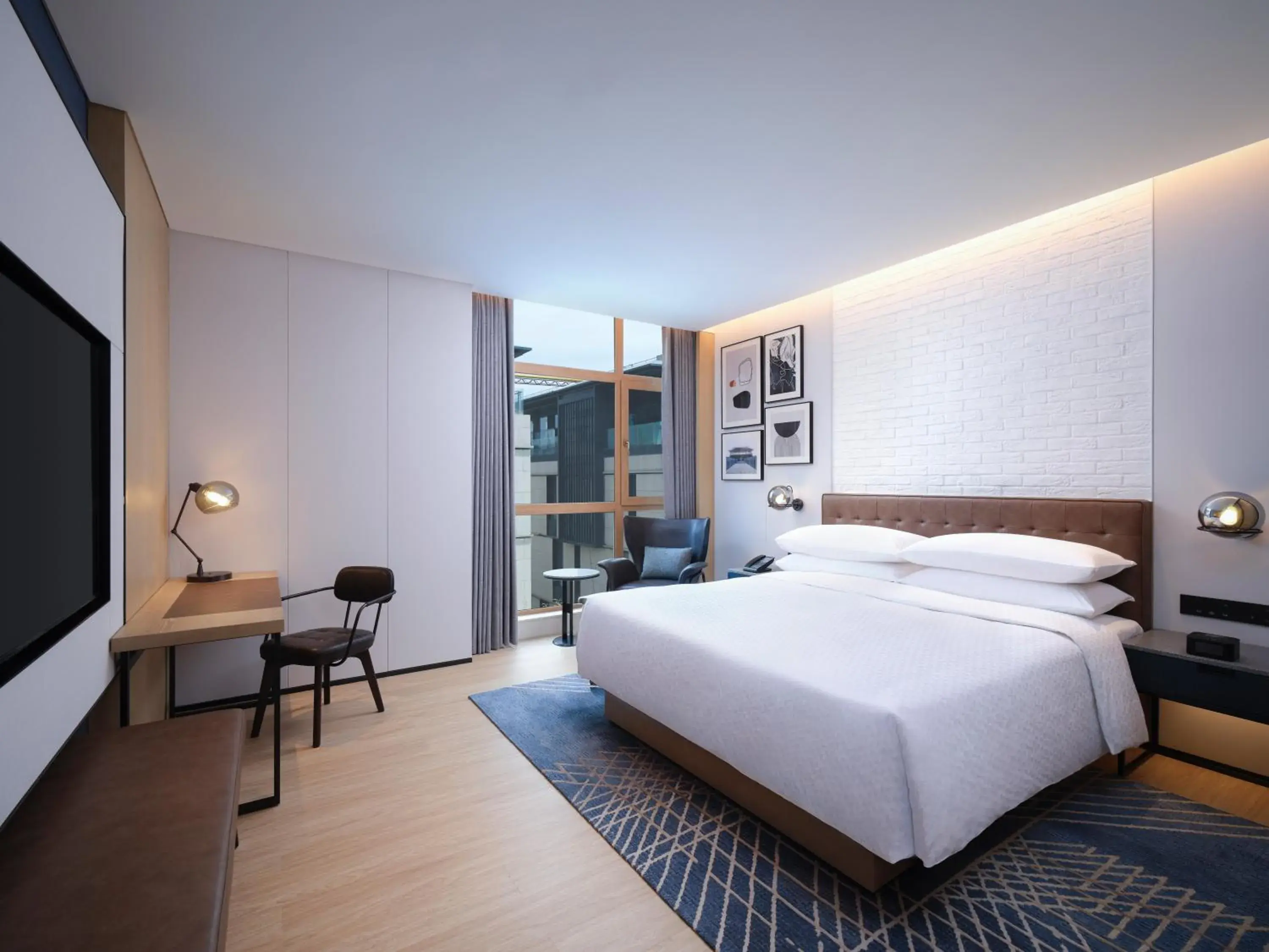 Superior King Room with City View in Four Points by Sheraton Xi'an Dayan Pagoda Superior King Room with City View in Four Points by Sheraton Xi'an Dayan Pagoda