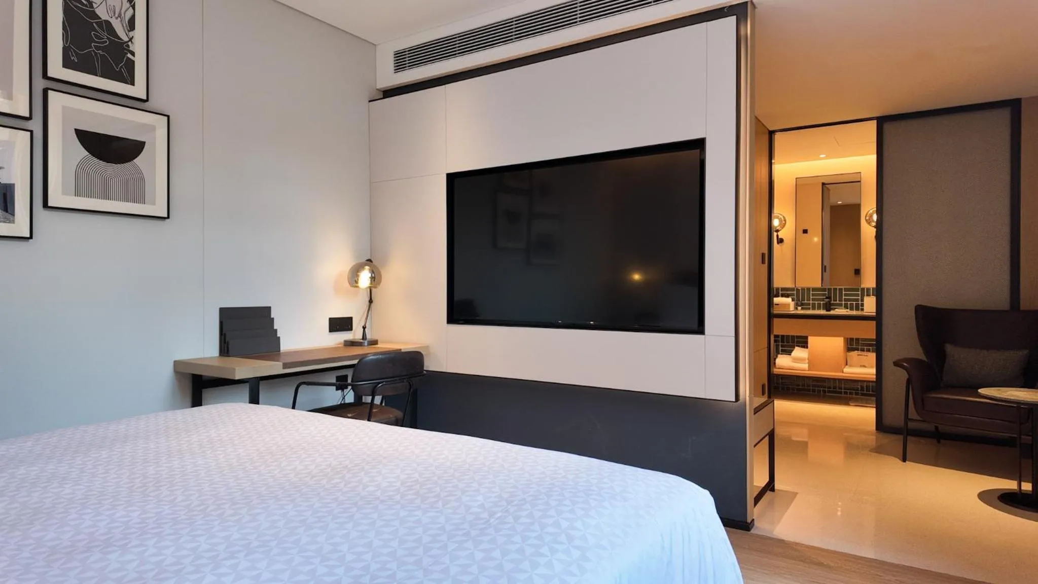 Standard King Room with City View in Four Points by Sheraton Xi'an Dayan Pagoda