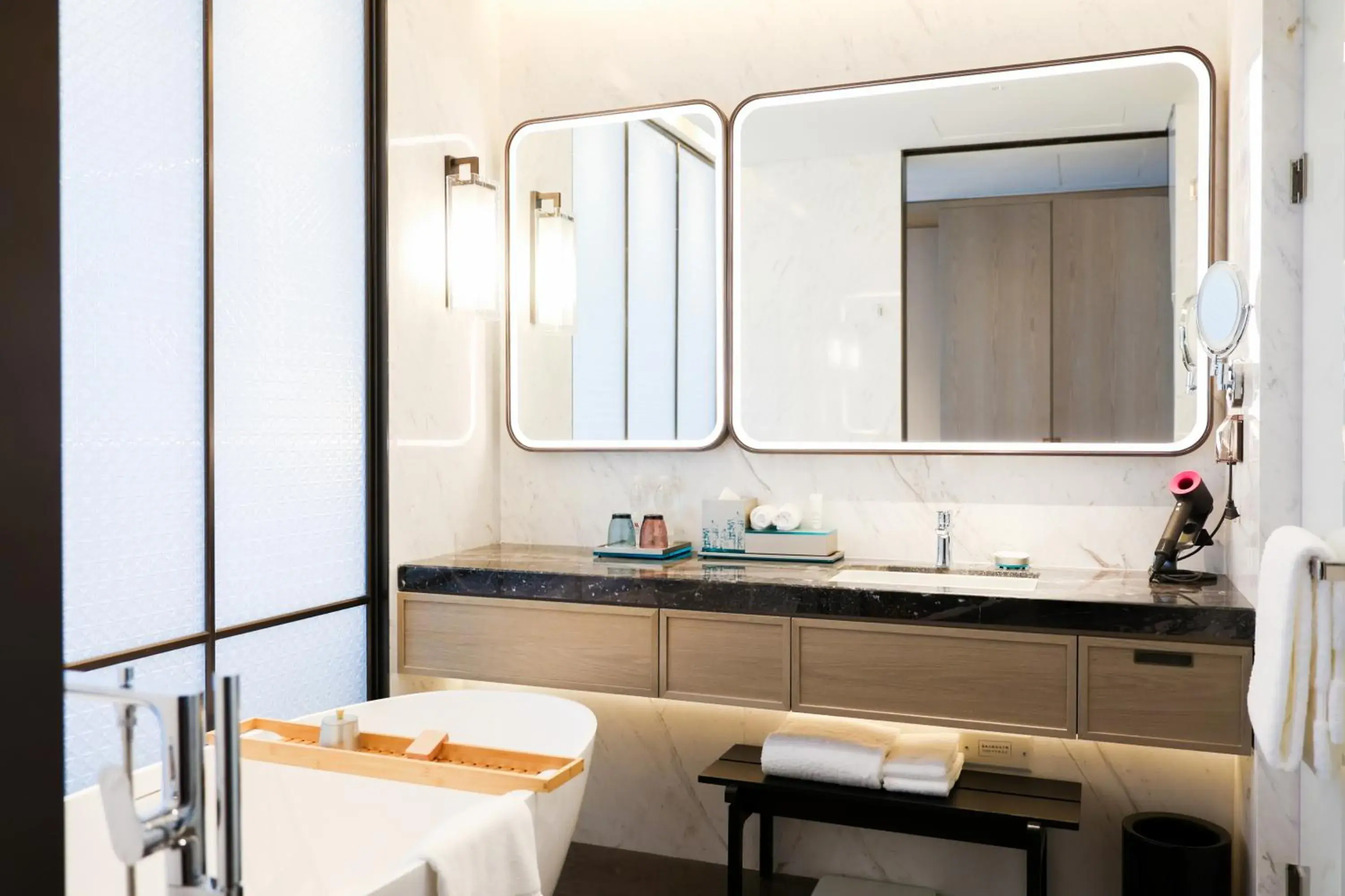 Executive Twin Room with Club Lounge Access in Xi'an Marriott Hotel High-Tech Zone Executive Twin Room with Club Lounge Access in Xi'an Marriott Hotel High-Tech Zone