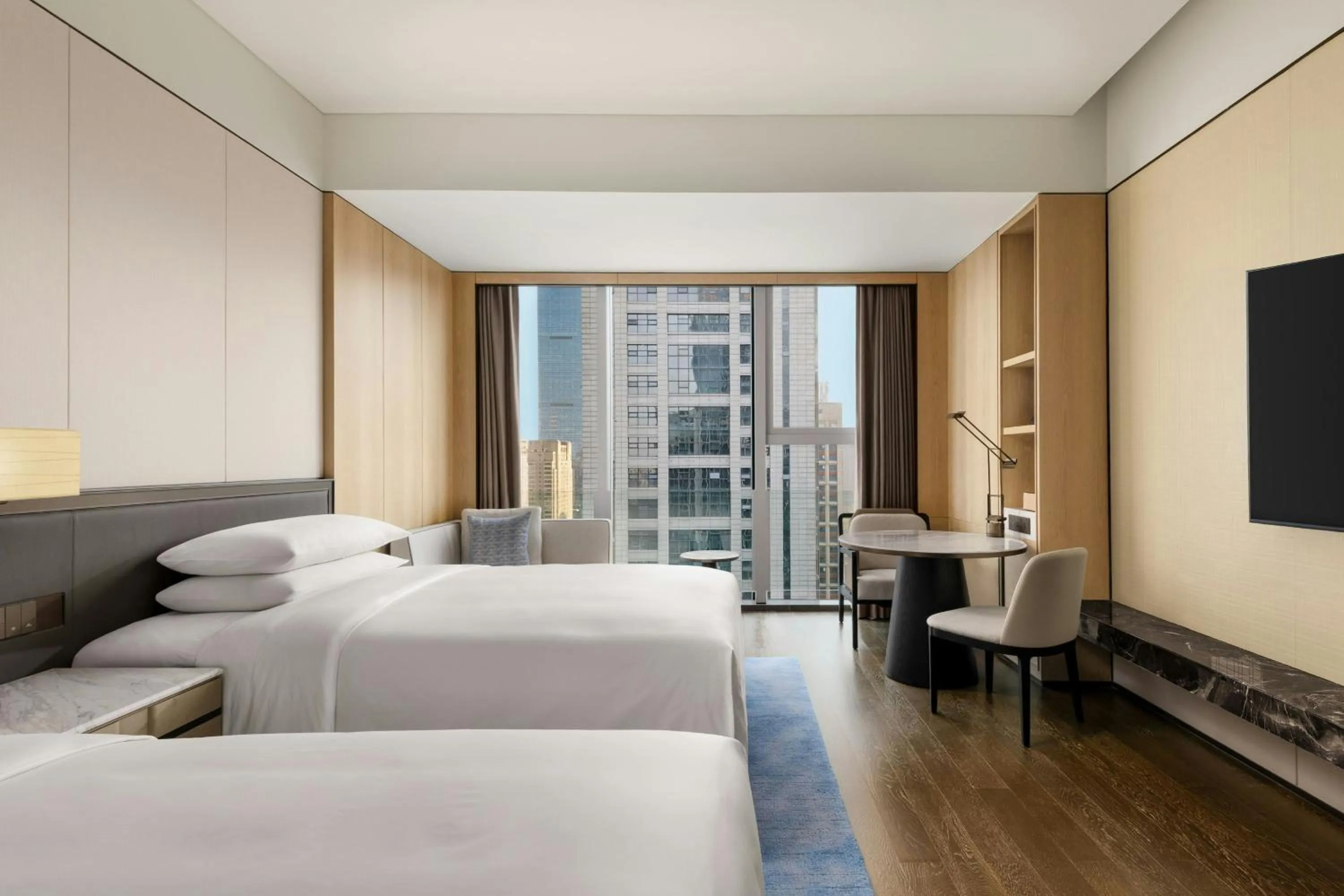 Photo of the whole room, Bed in Xi'an Marriott Hotel High-Tech Zone