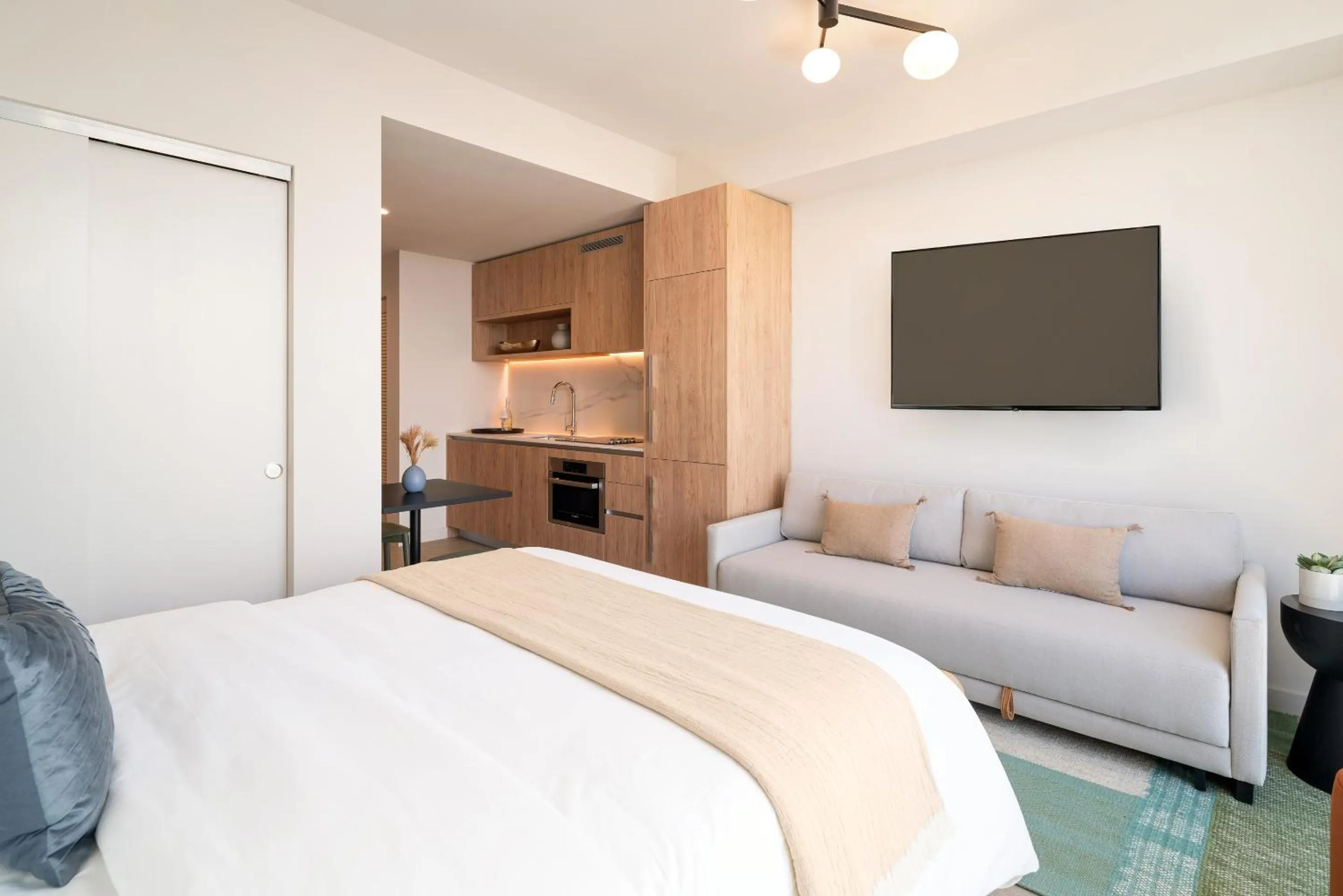 Guests, Bed in The Crosby Miami Worldcenter