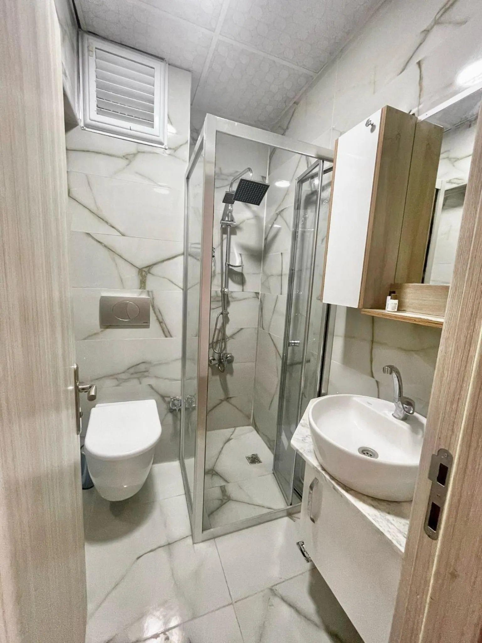 Bathroom in Grand Lavin Hotel