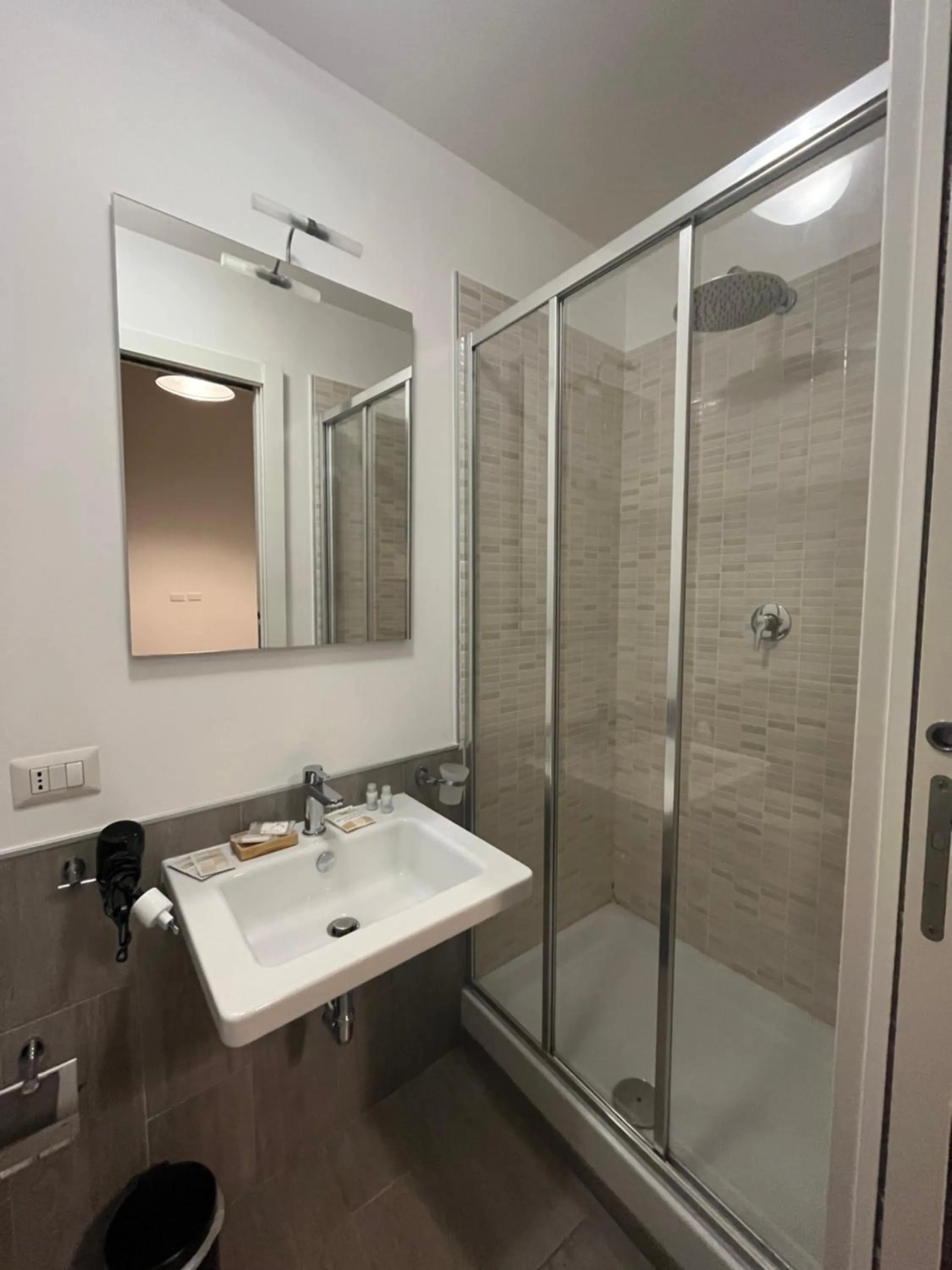 Shower in Etruska Porta Pia Guesthouse