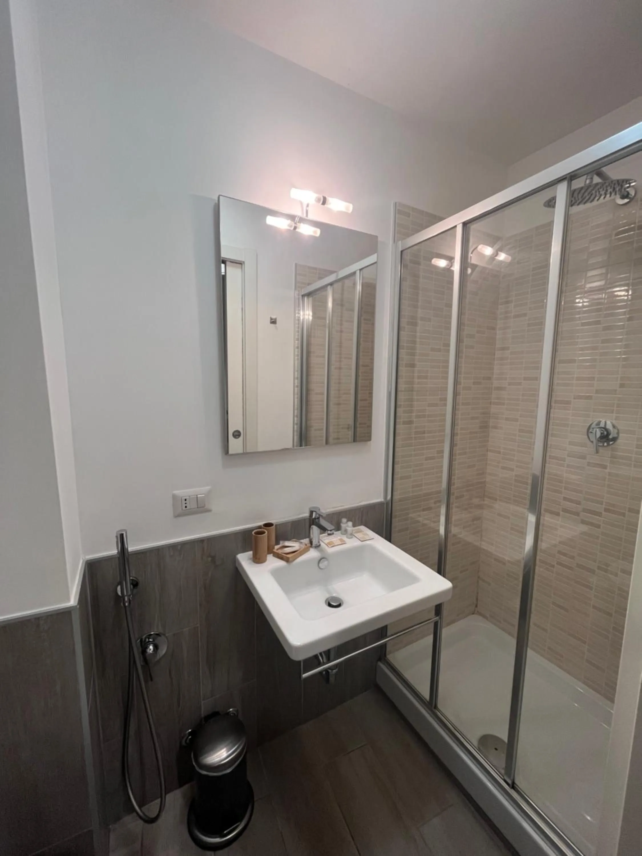 Shower in Etruska Porta Pia Guesthouse