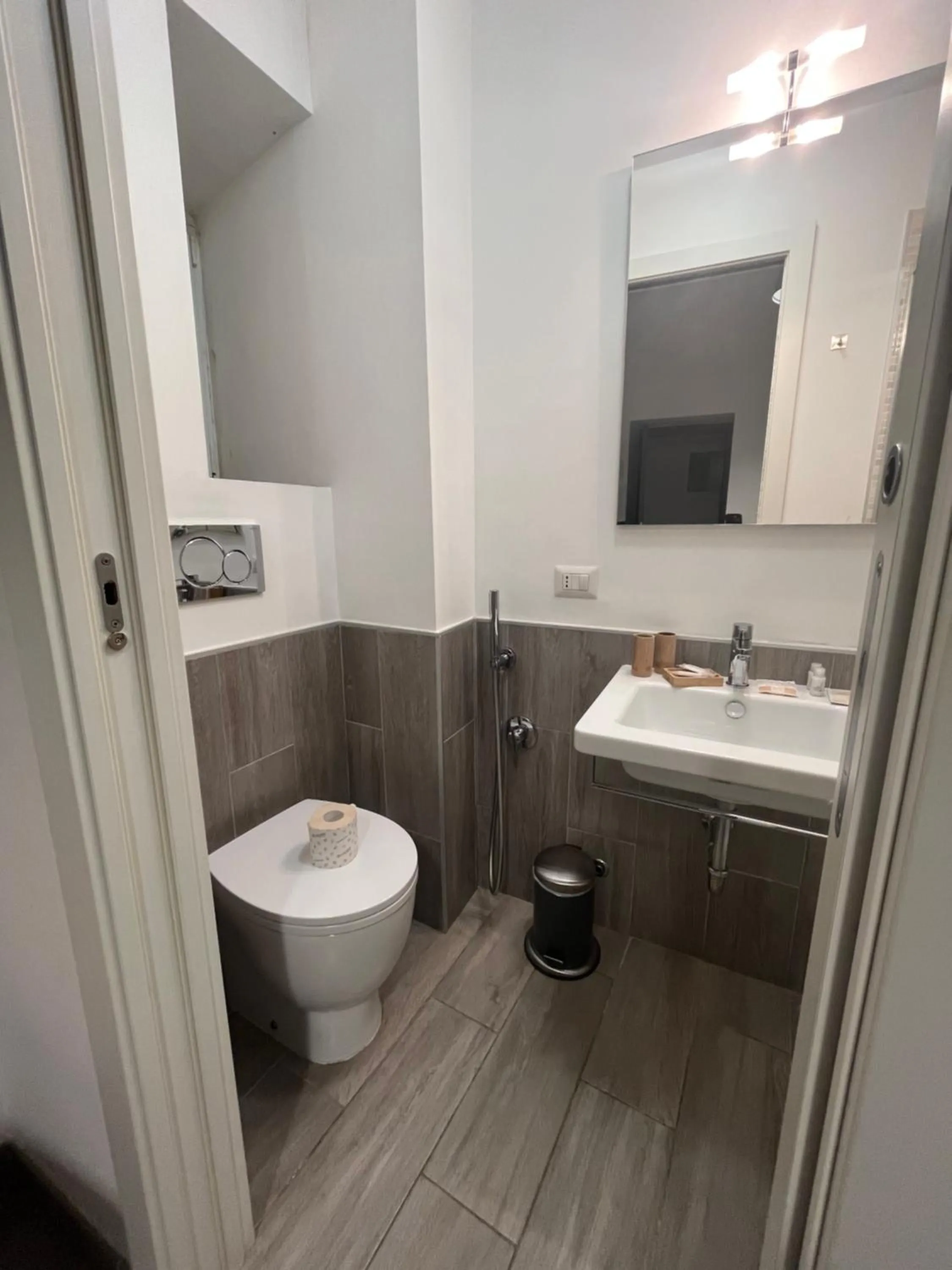 Shower in Etruska Porta Pia Guesthouse