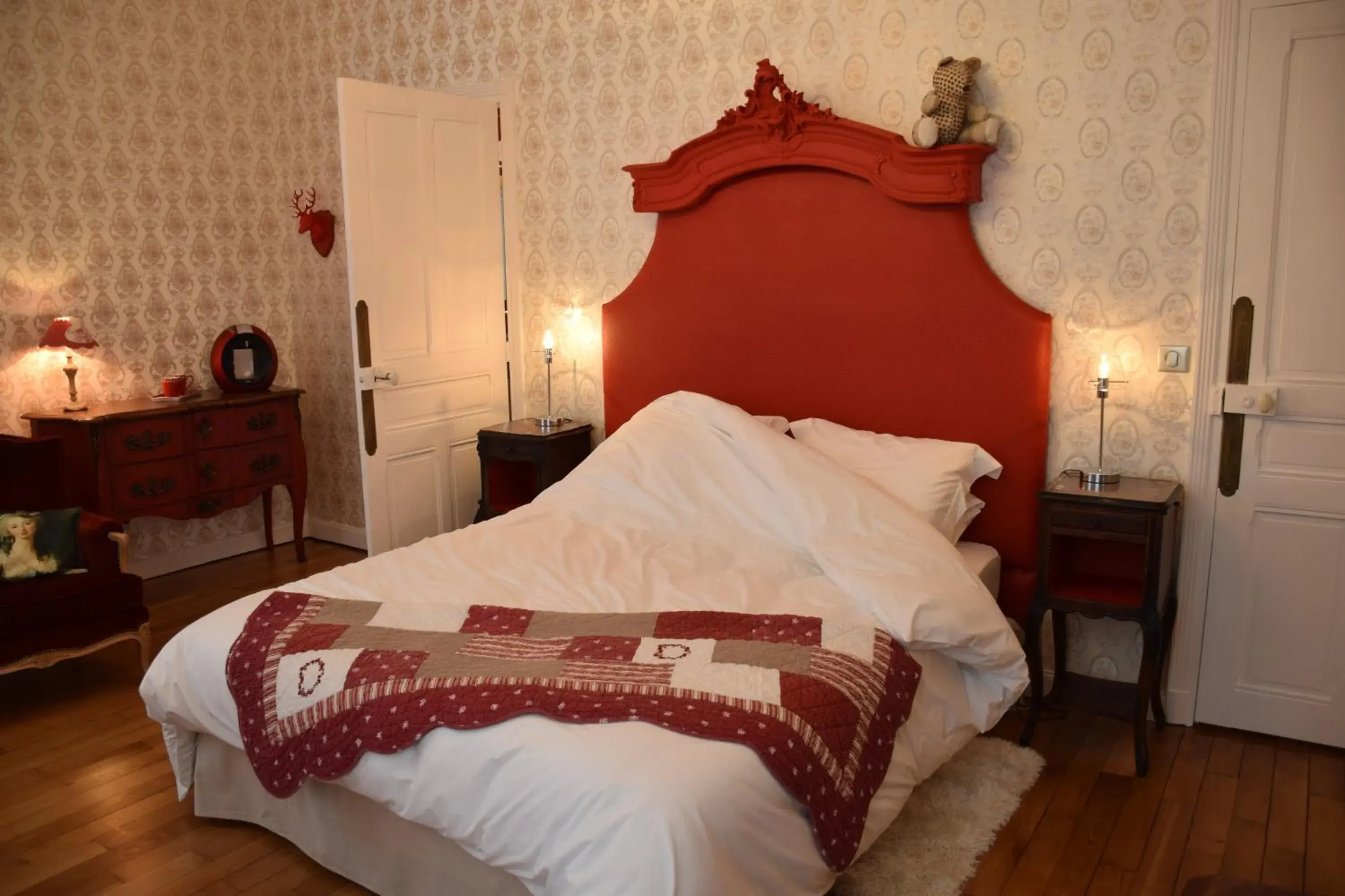 Deluxe Room - single occupancy in La Porte De Bretagne Deluxe Room - single occupancy in La Porte De Bretagne