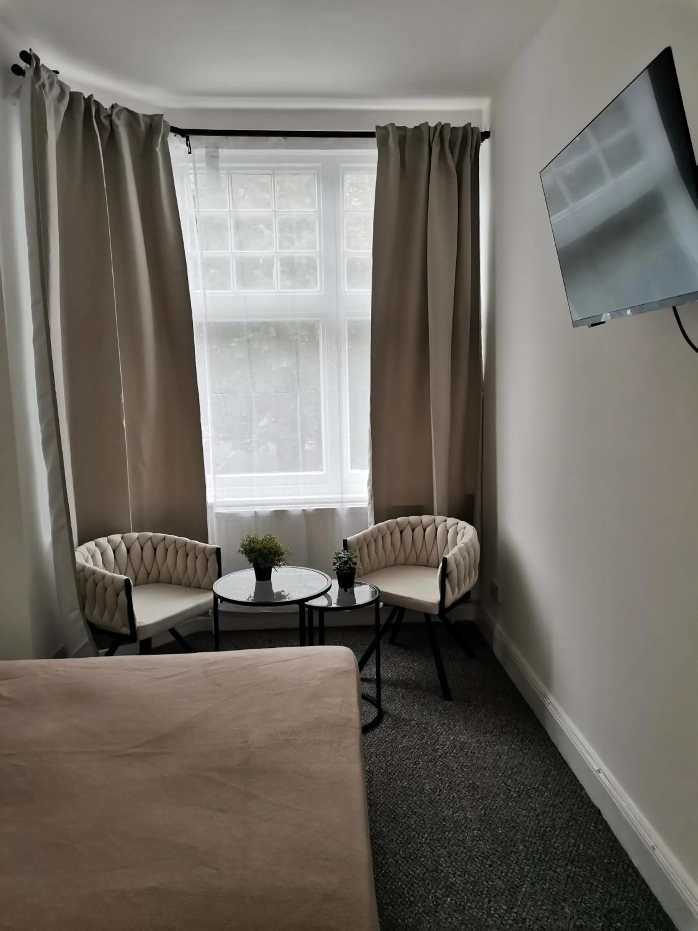 Bed in Chiswick Court Hotel