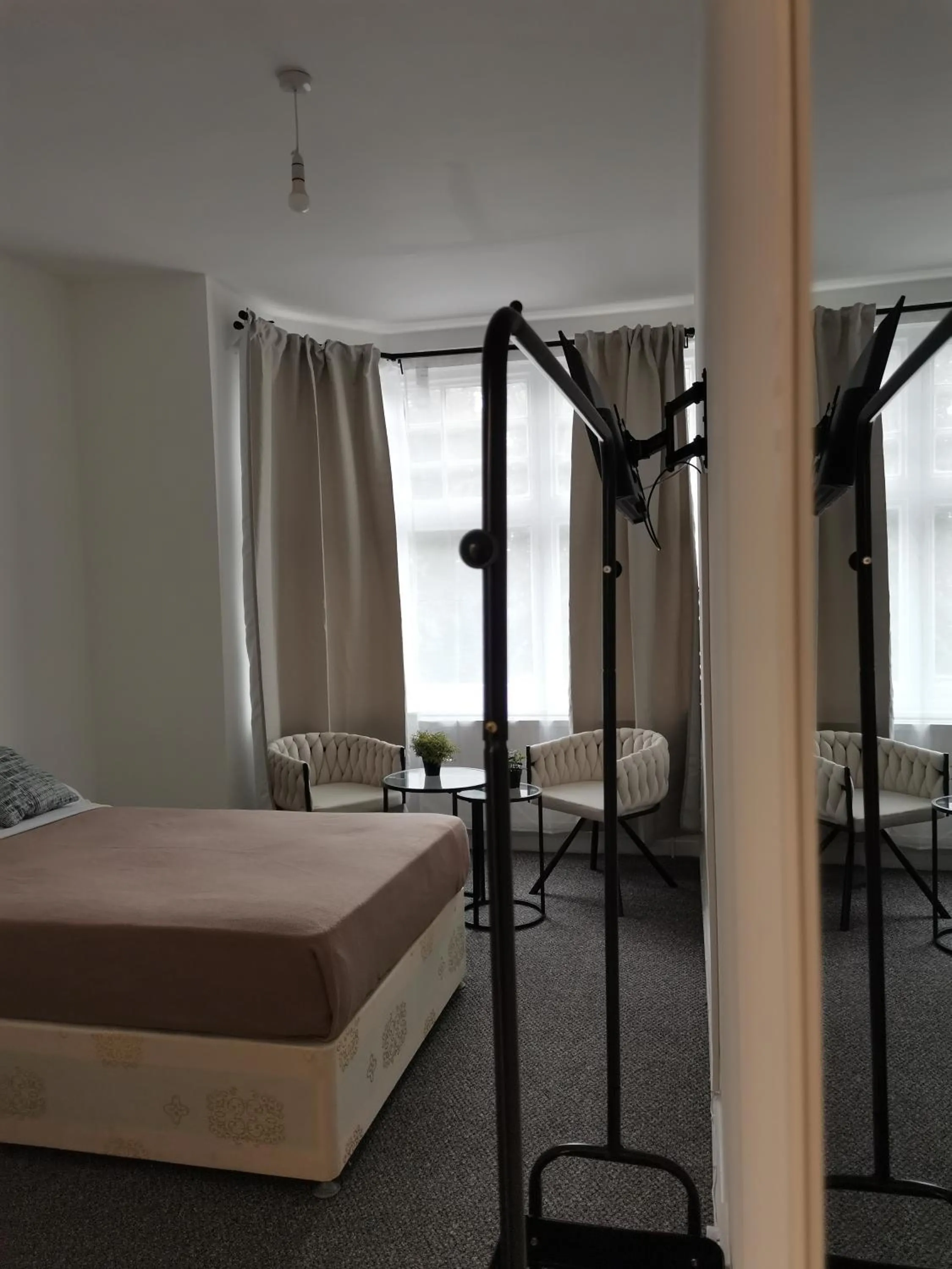 Bed in Chiswick Court Hotel