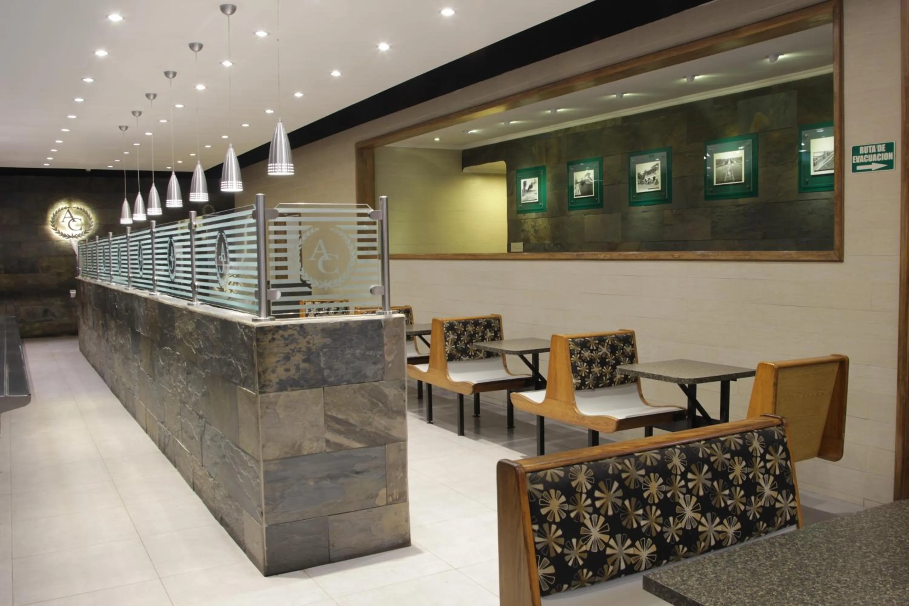 Restaurant/places to eat in Hotel Andros