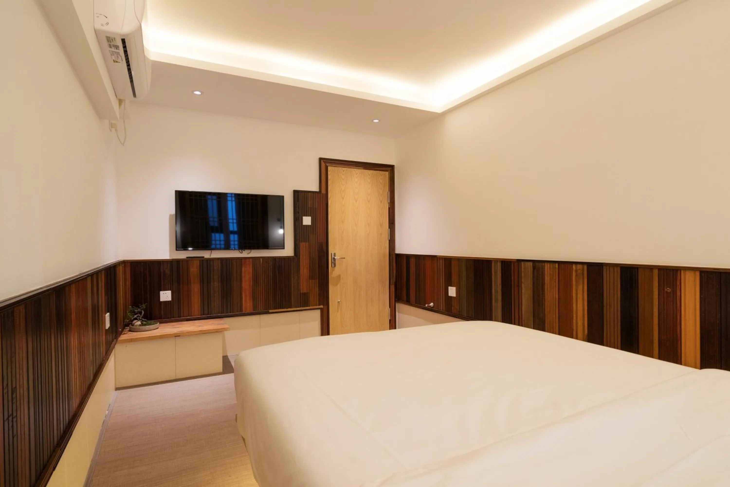 Communal lounge/ TV room, Bed in Zen Tea House Seven Stars Park