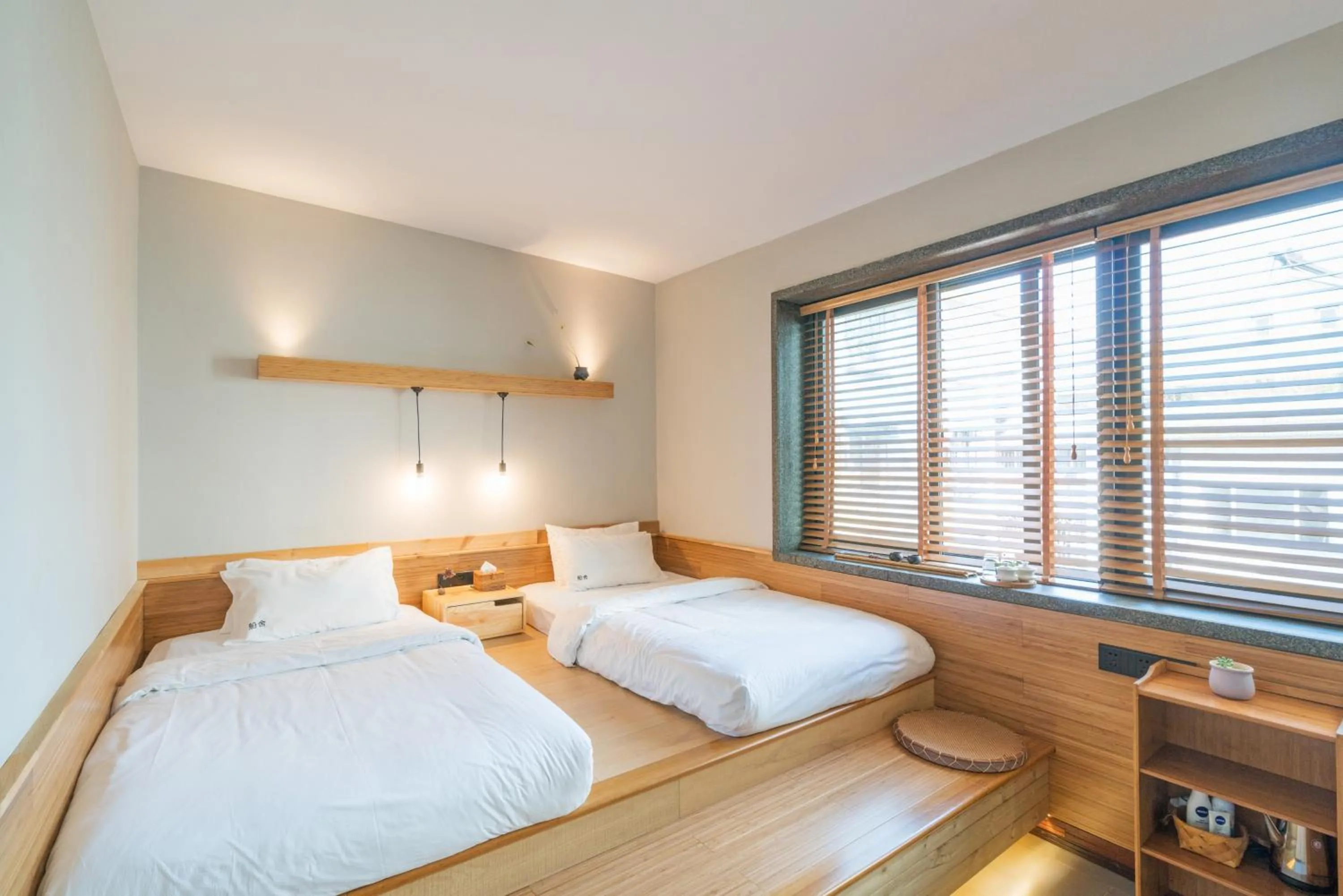 Photo of the whole room, Bed in Zen Tea House Seven Stars Park