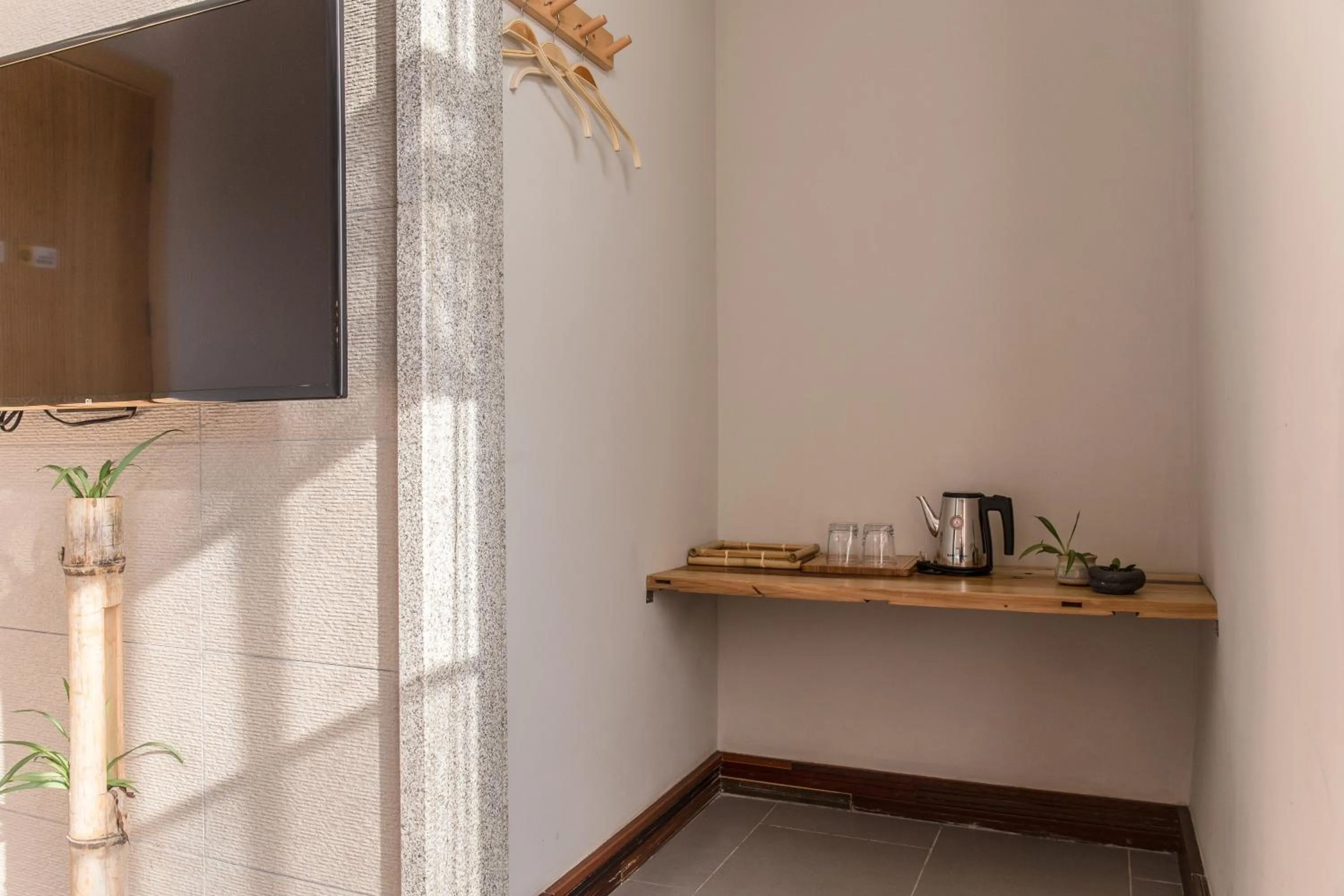 TV and multimedia in Zen Tea House Seven Stars Park