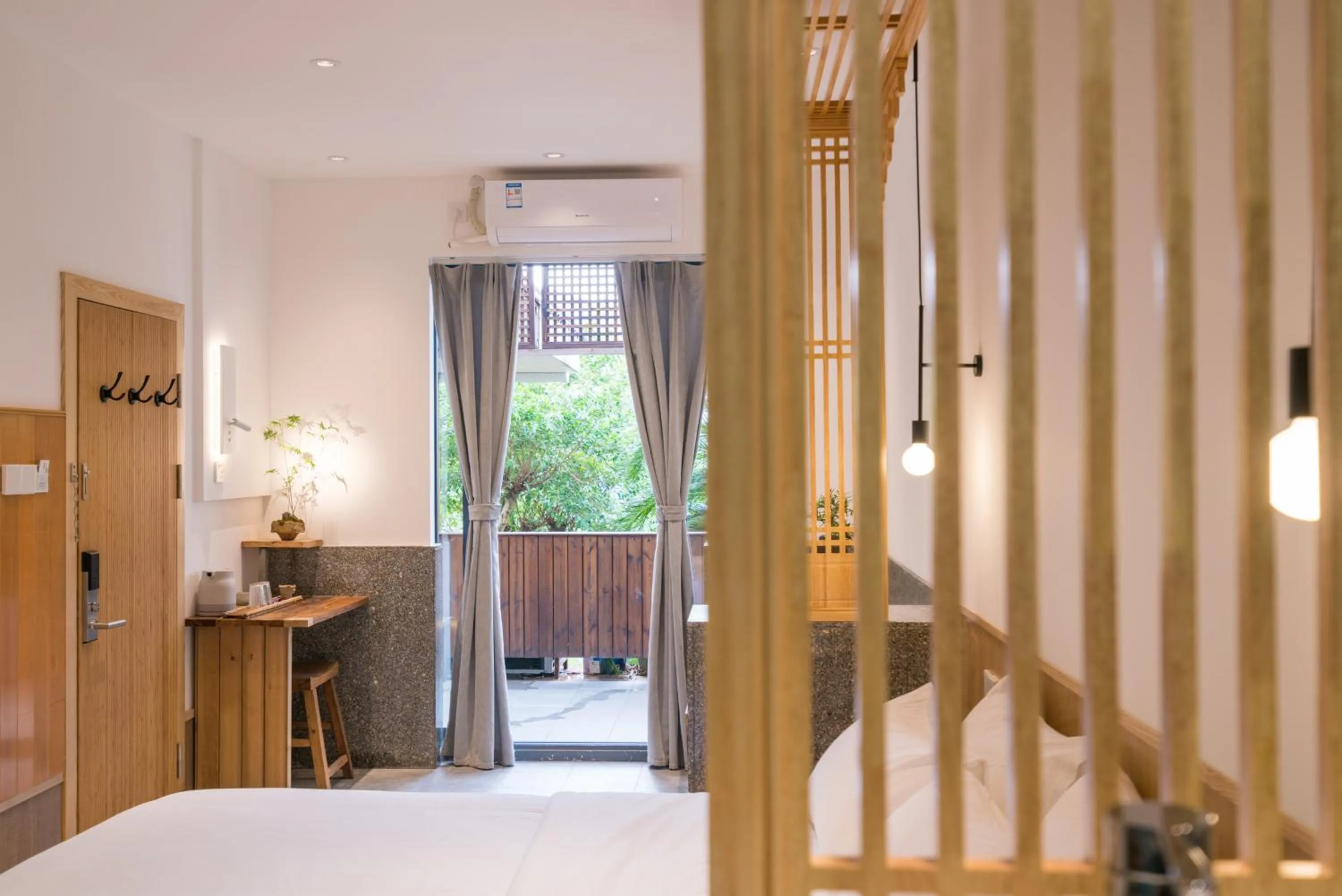 Bed in Zen Tea House Seven Stars Park