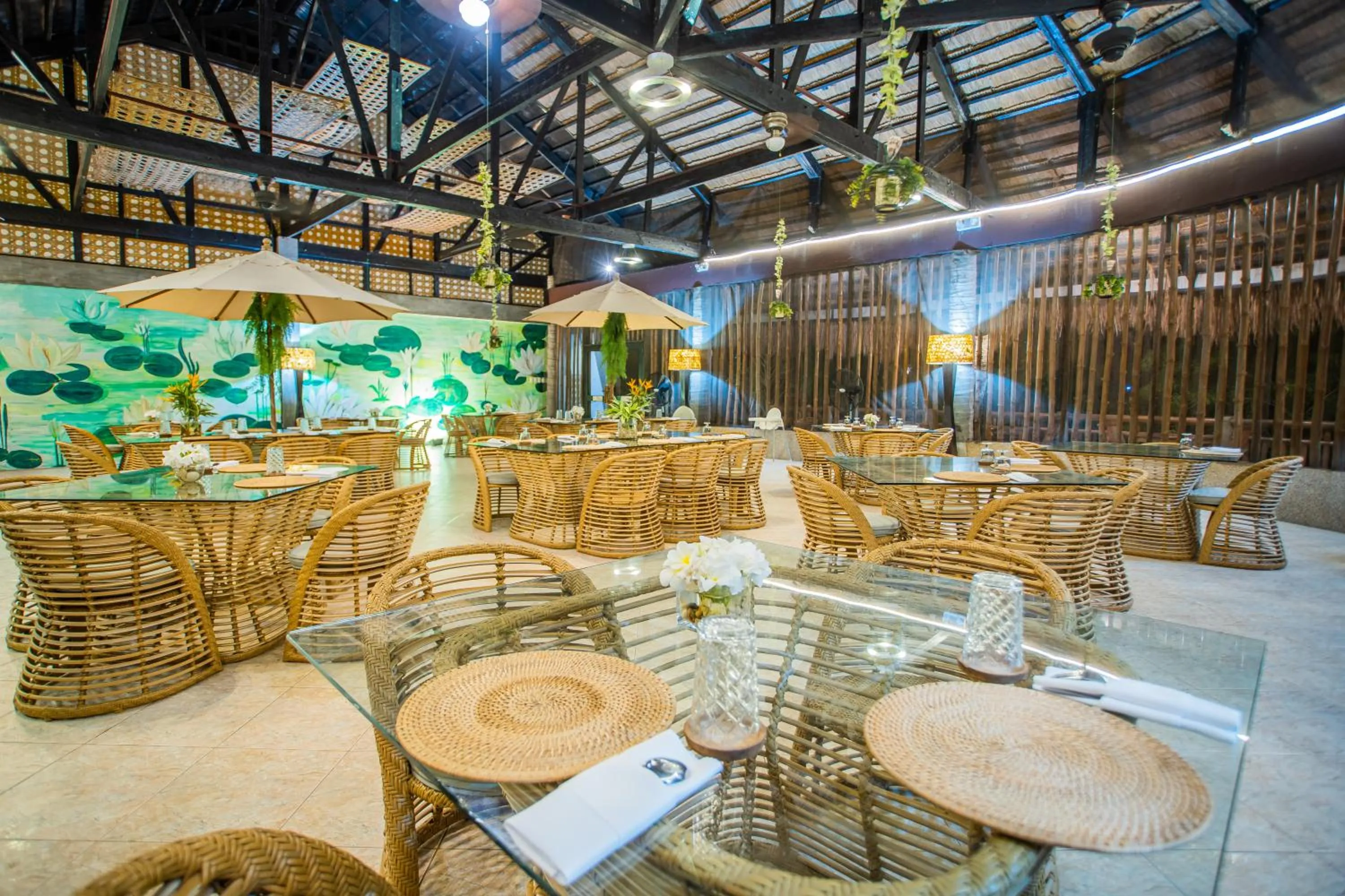 Restaurant/places to eat in Club Agutaya