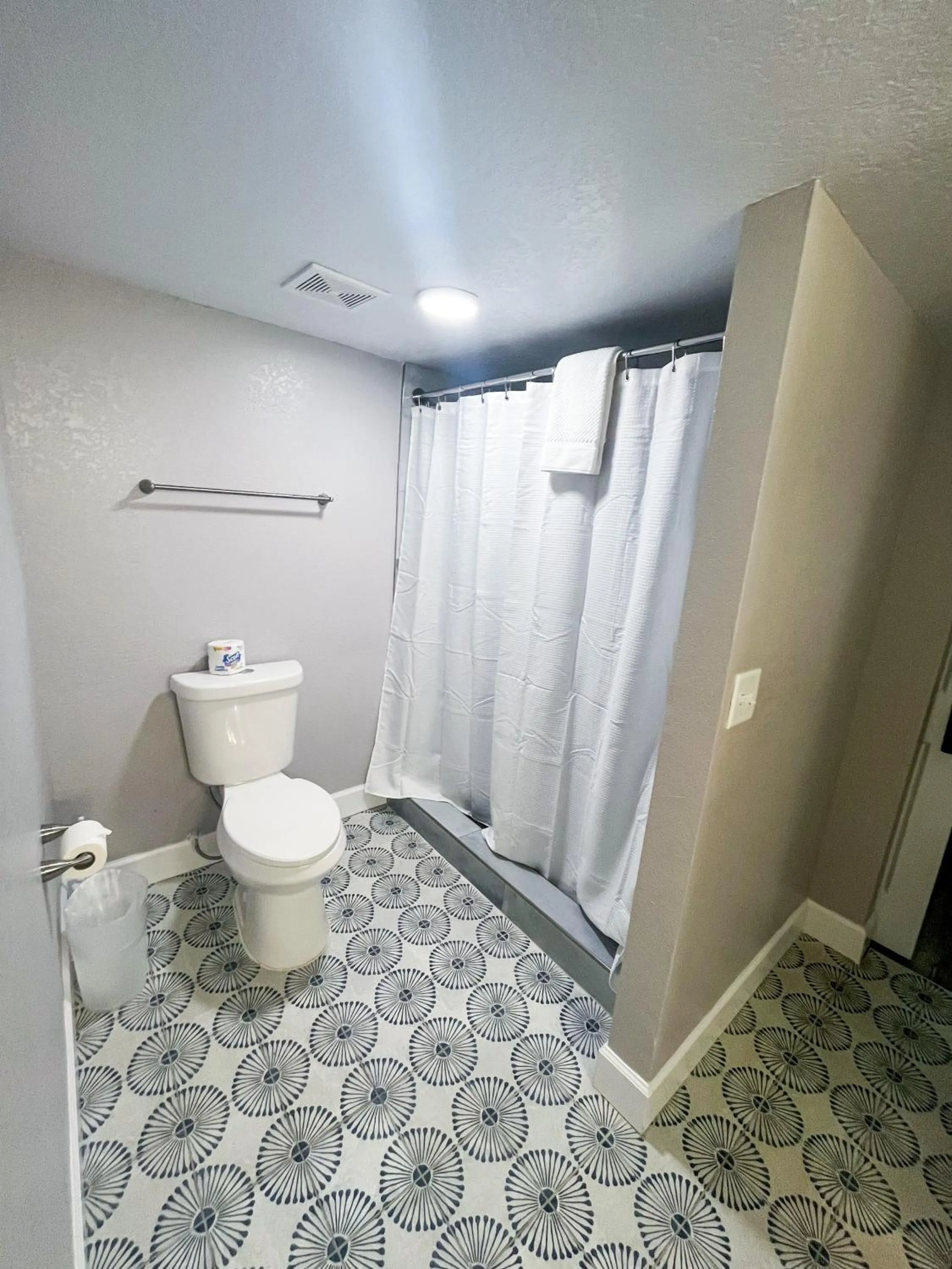 Shower in Fiddler's Restaurant and Resort
