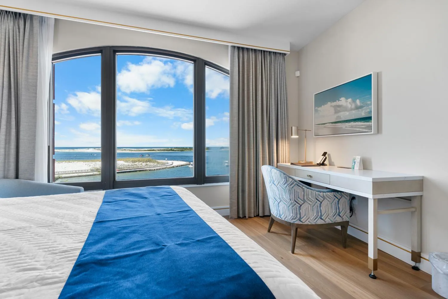 Bed in Harbor Suites at Harborwalk Village