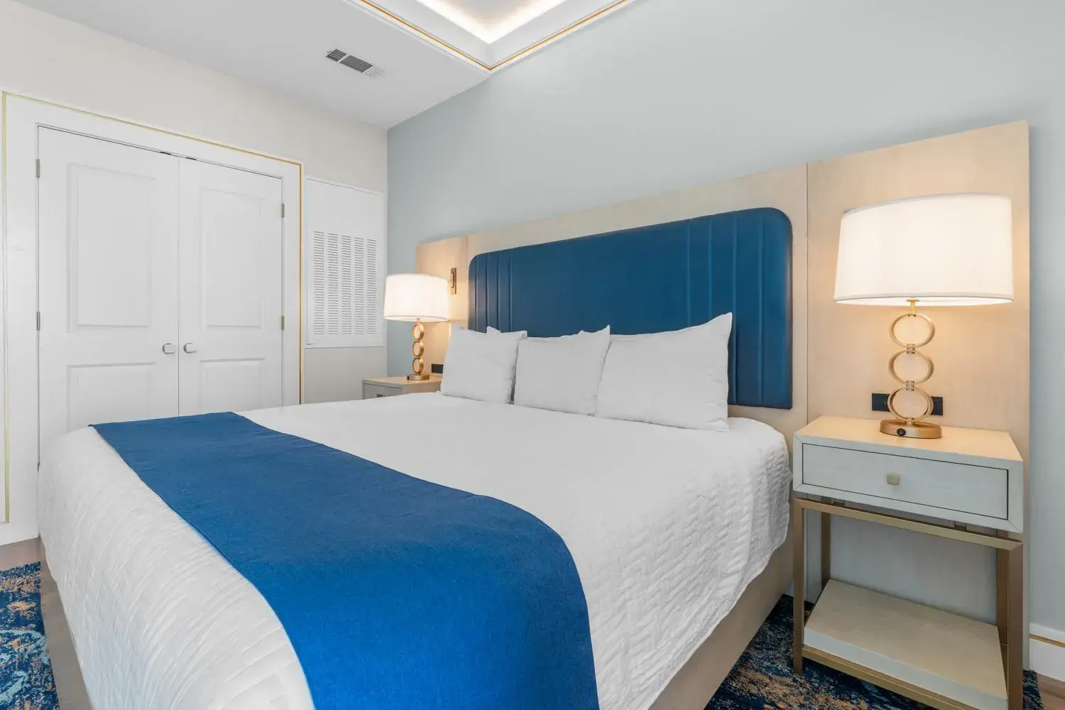 Superior King Room in Harbor Suites at Harborwalk Village Superior King Room in Harbor Suites at Harborwalk Village