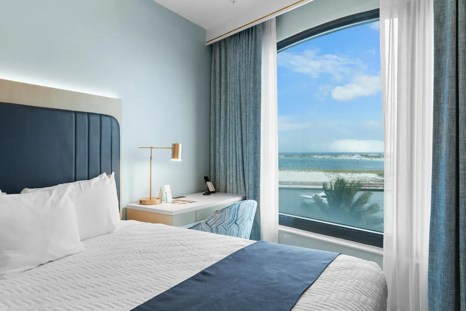 Deluxe King Room in Harbor Suites at Harborwalk Village Deluxe King Room in Harbor Suites at Harborwalk Village