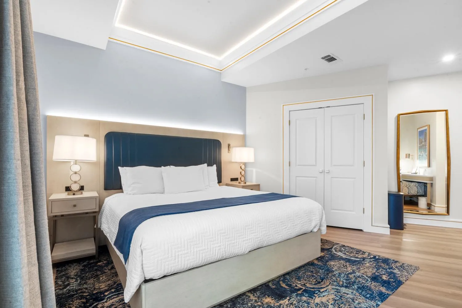 Bed in Harbor Suites at Harborwalk Village