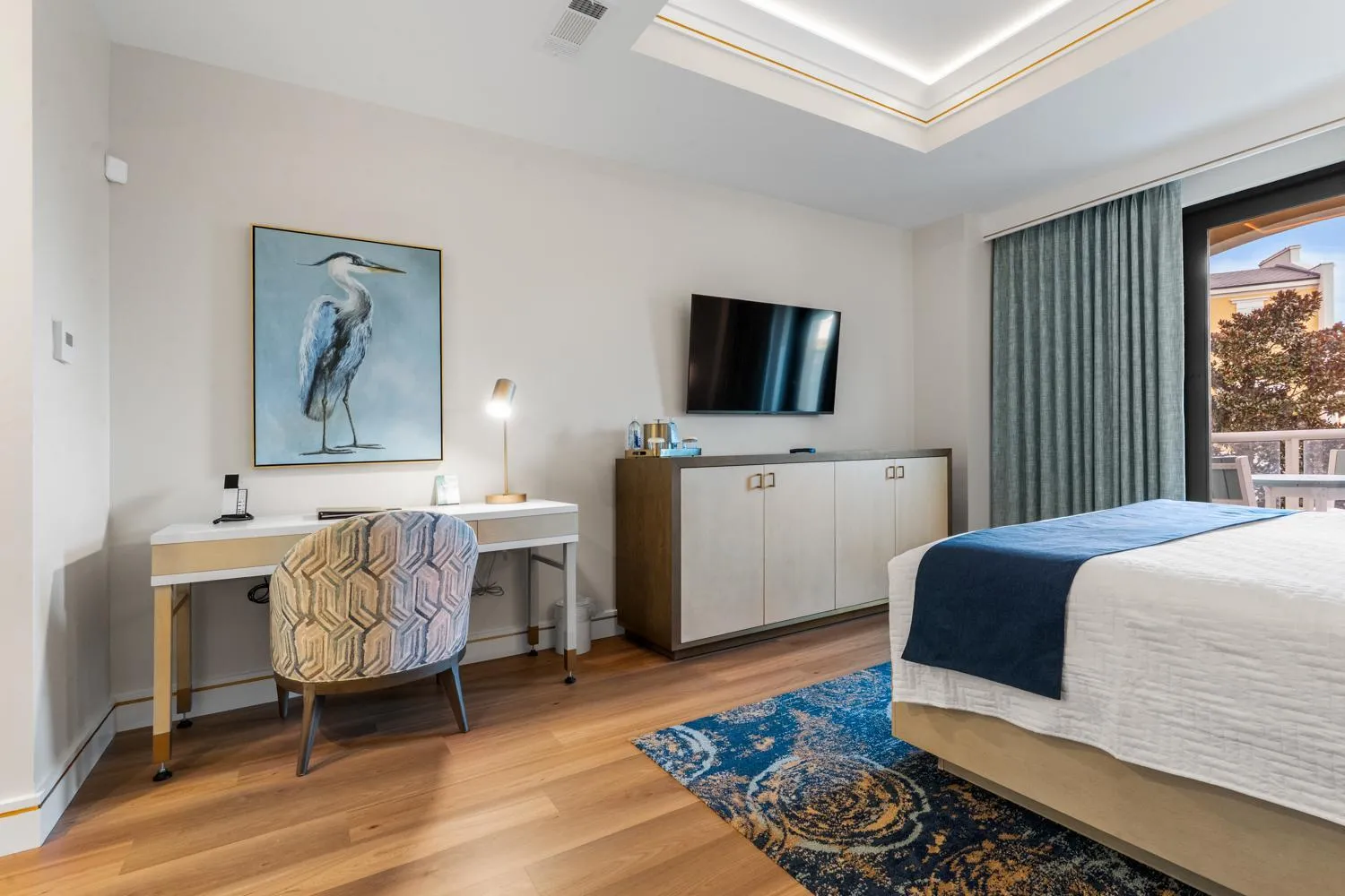 TV and multimedia, Bed in Harbor Suites at Harborwalk Village