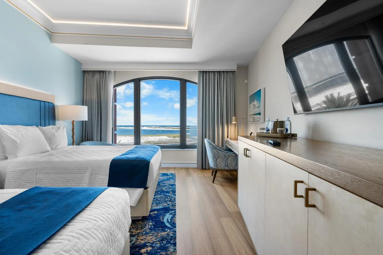 Bed in Harbor Suites at Harborwalk Village