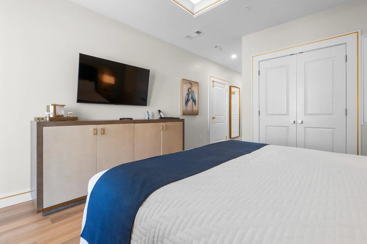 Bed in Harbor Suites at Harborwalk Village