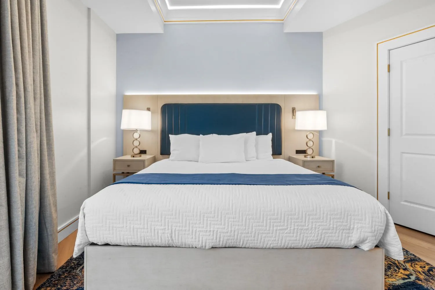 Bed in Harbor Suites at Harborwalk Village